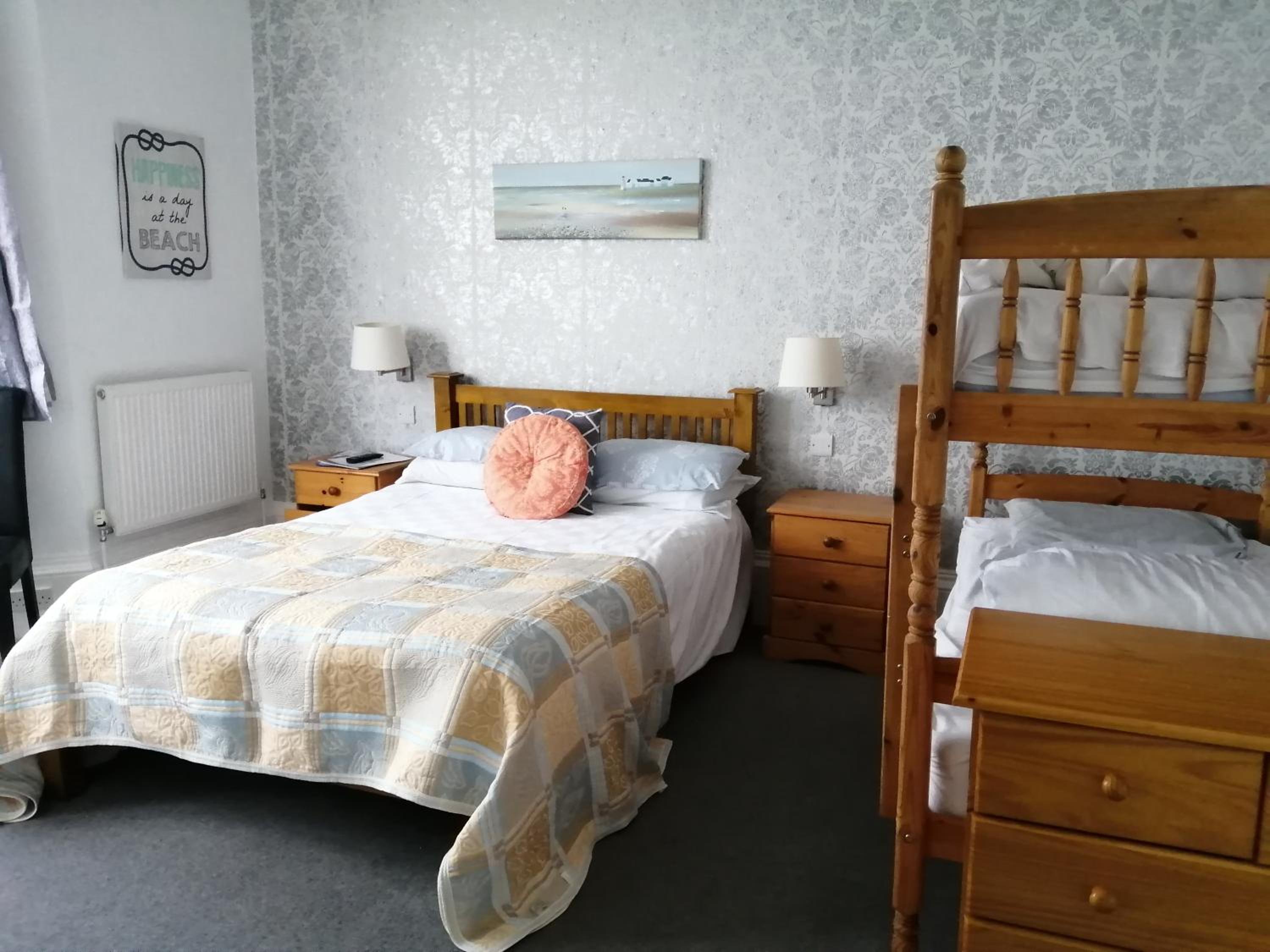 Family Room (2 Adults + 2 Children) - Photo 7