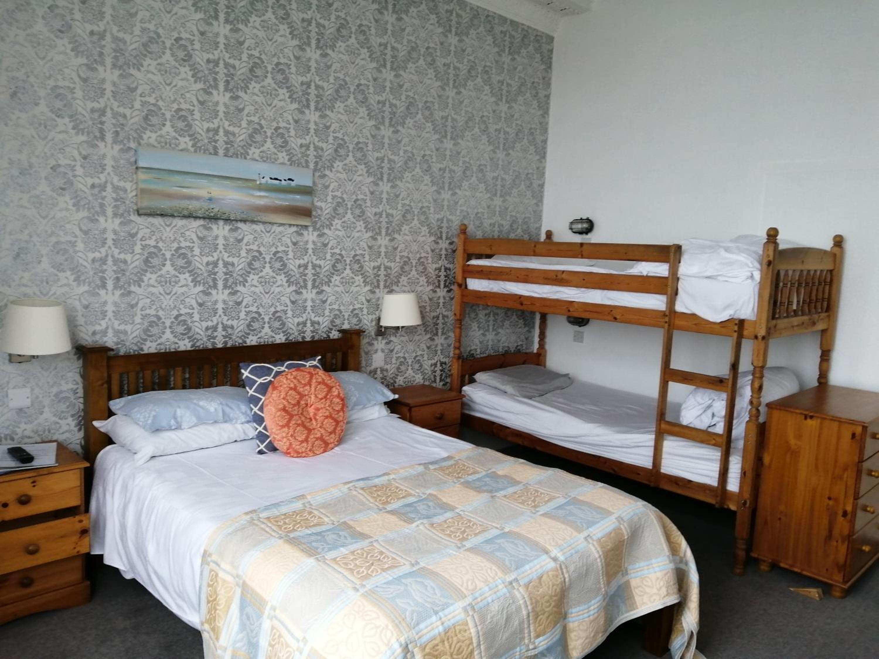 Family Room (2 Adults + 2 Children) - Photo 10