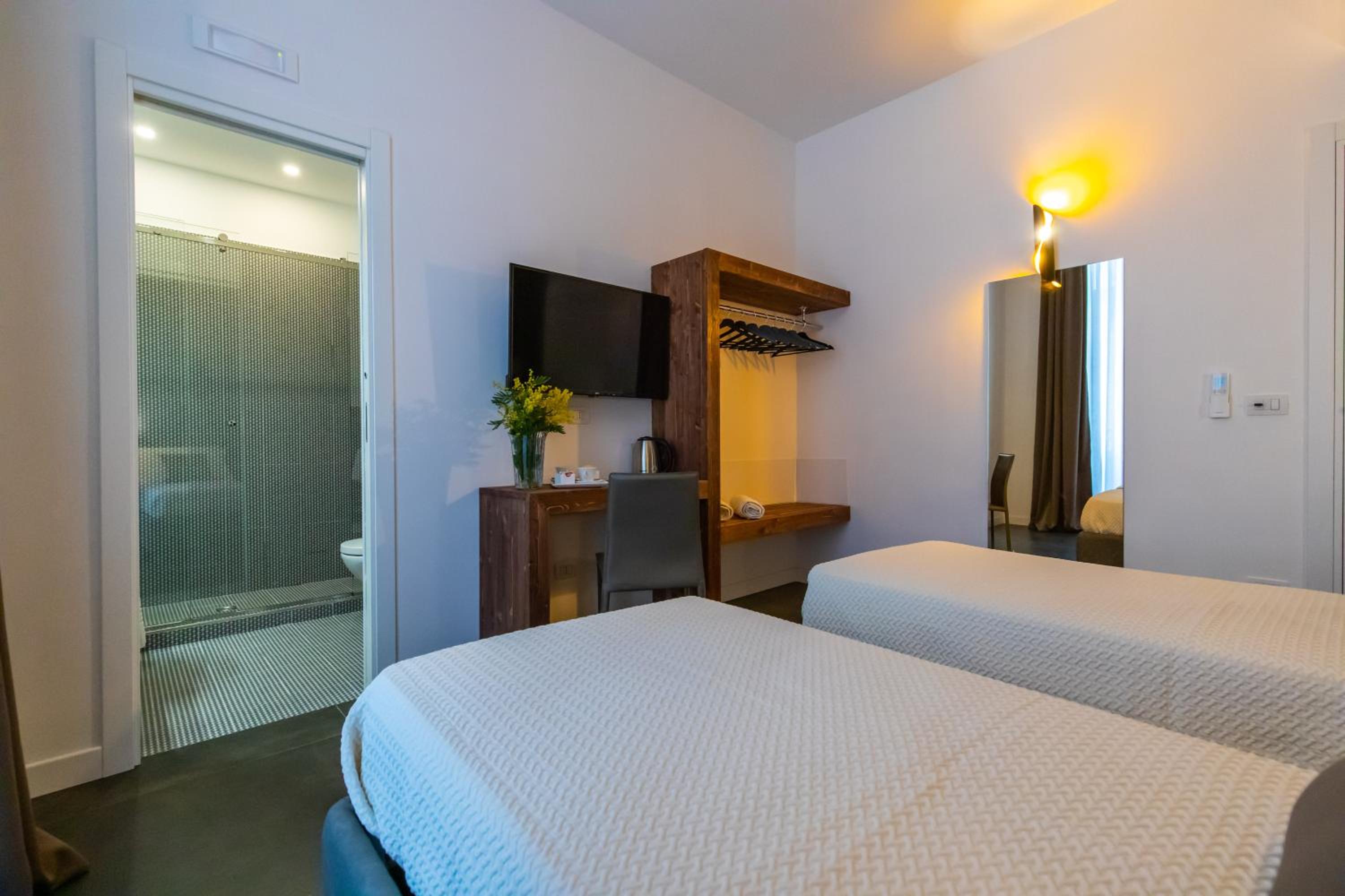 Double or Twin Room photo 3