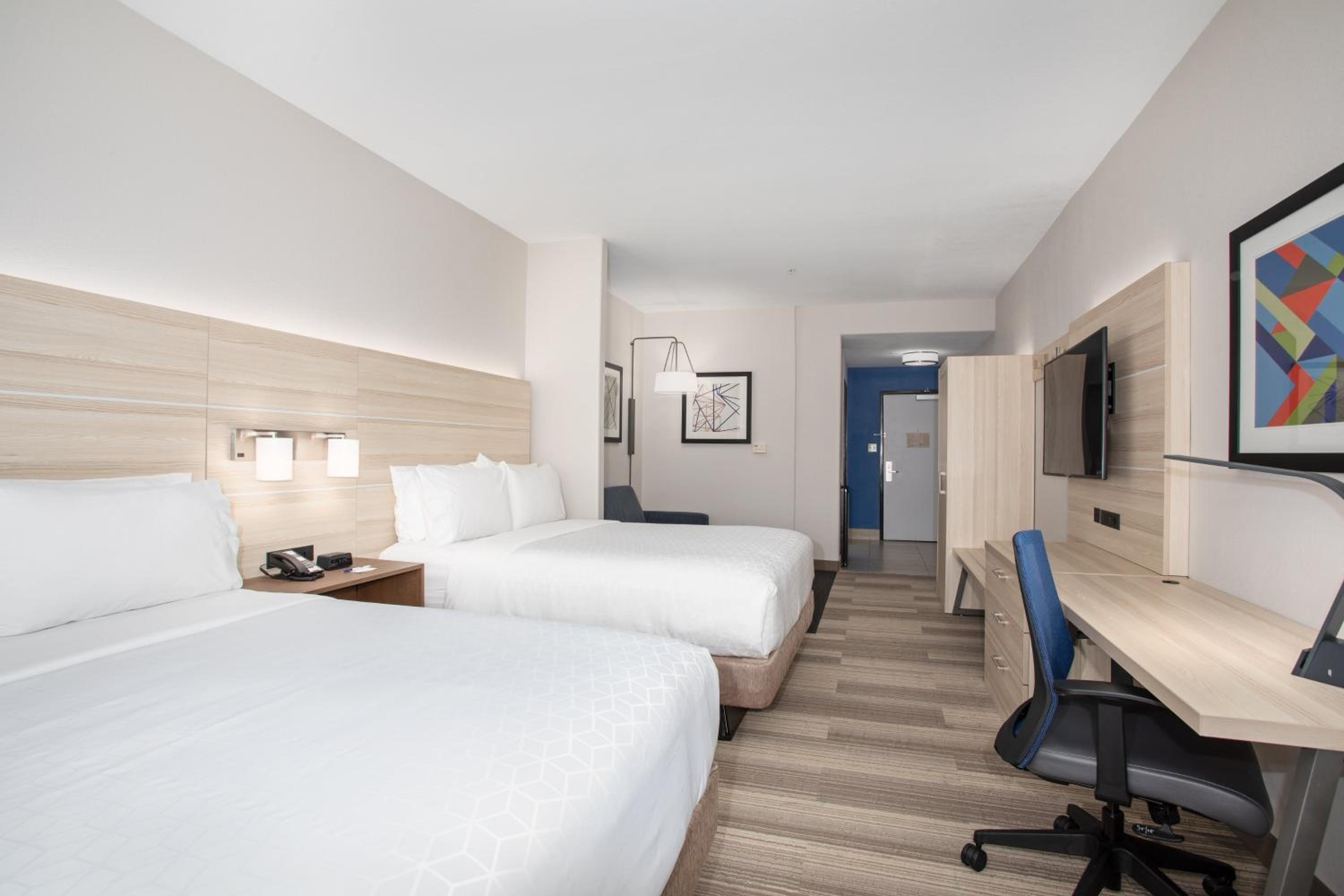 Two Single Beds Suite - Photo 2