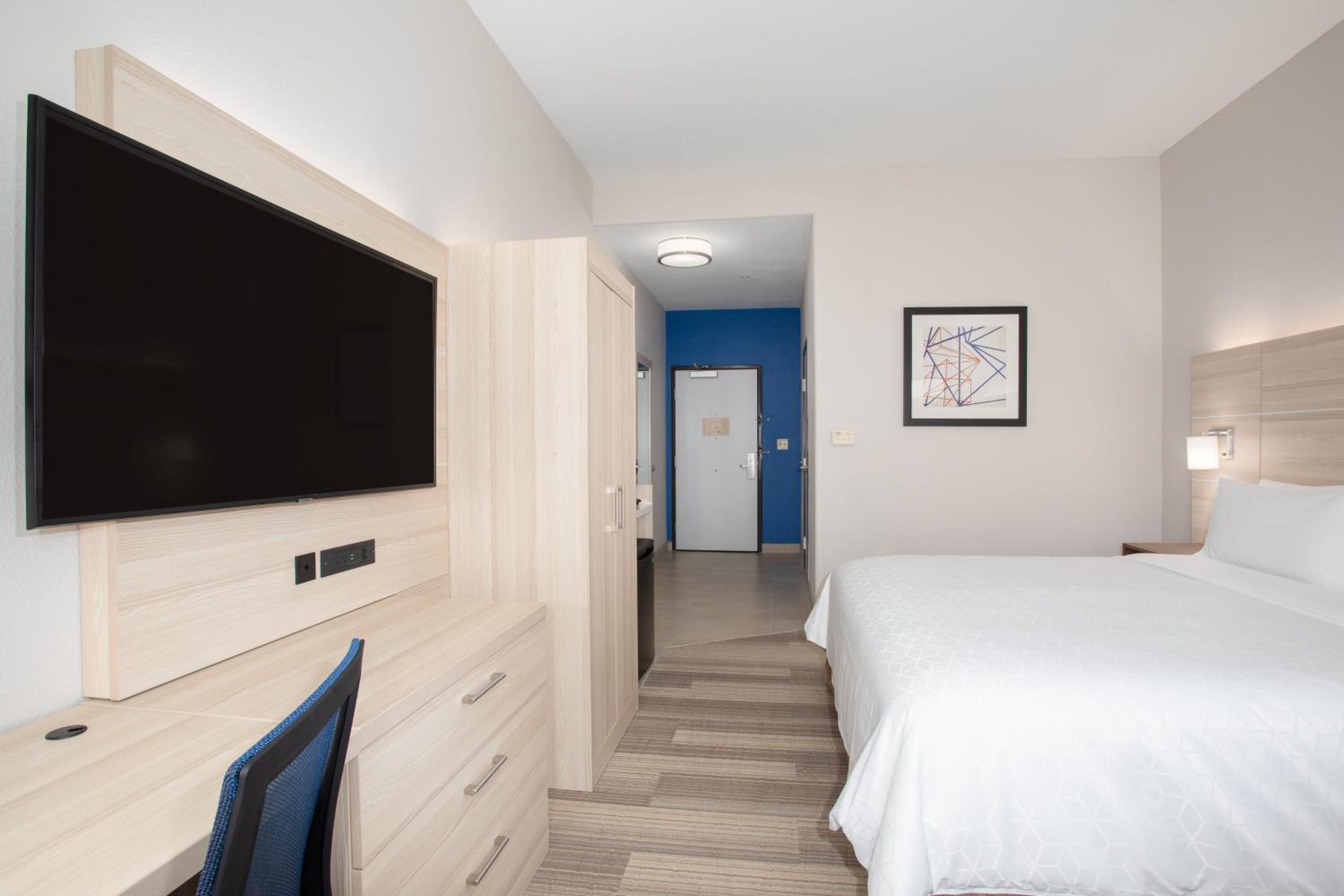 King Room - Mobility Access/Hearing Accessible - Photo 4