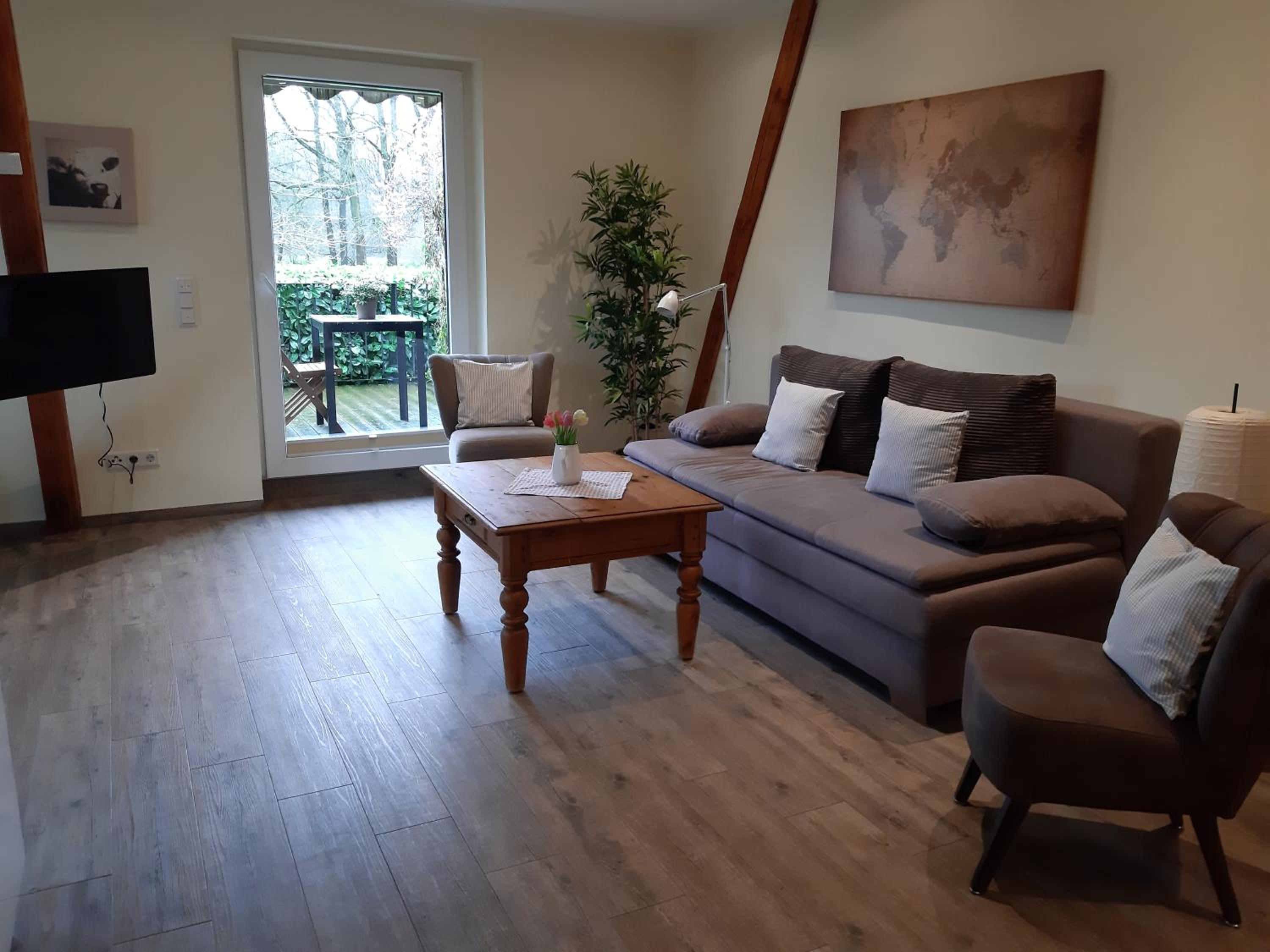 Apartment with Balcony photo 3