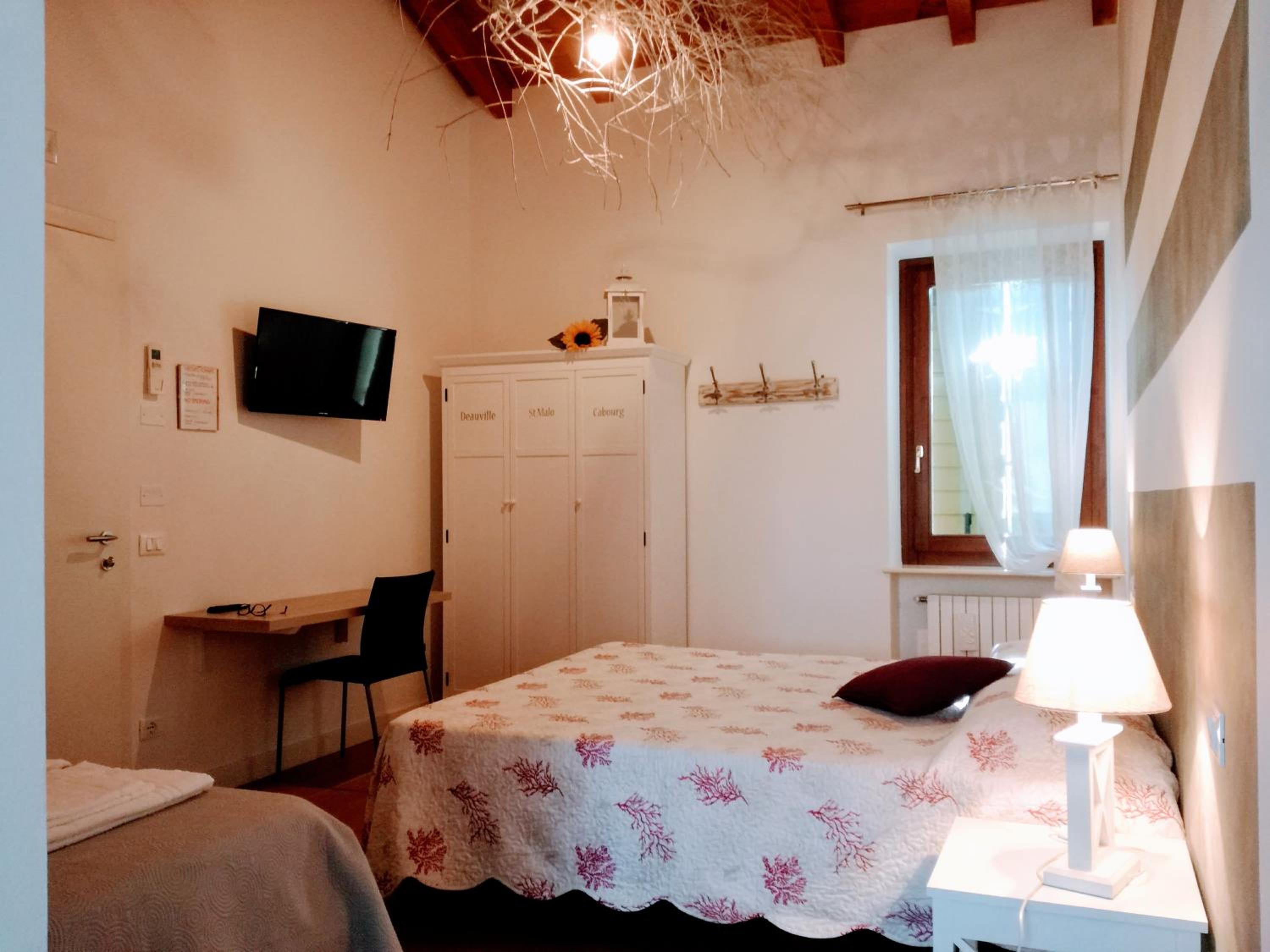 Triple Room with Private Internal Bathroom - Photo 2
