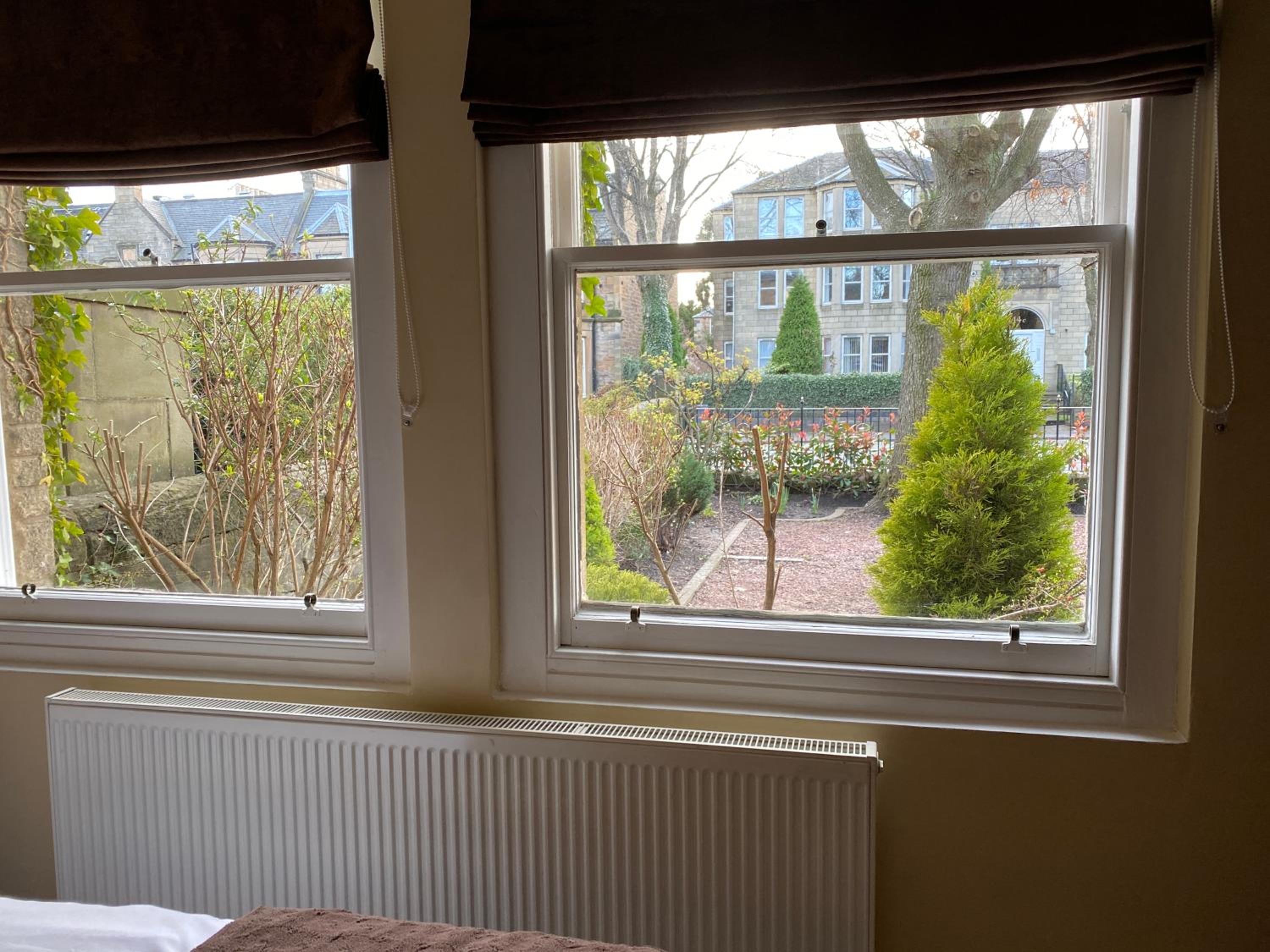 Standard Twin Room - Photo 2