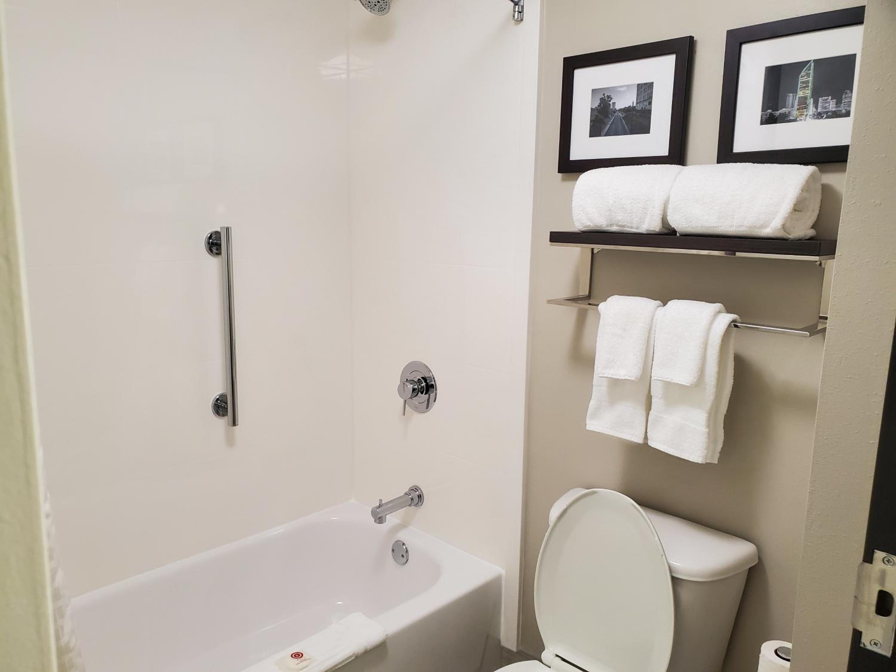 King Suite - Non-Smoking - Photo 7