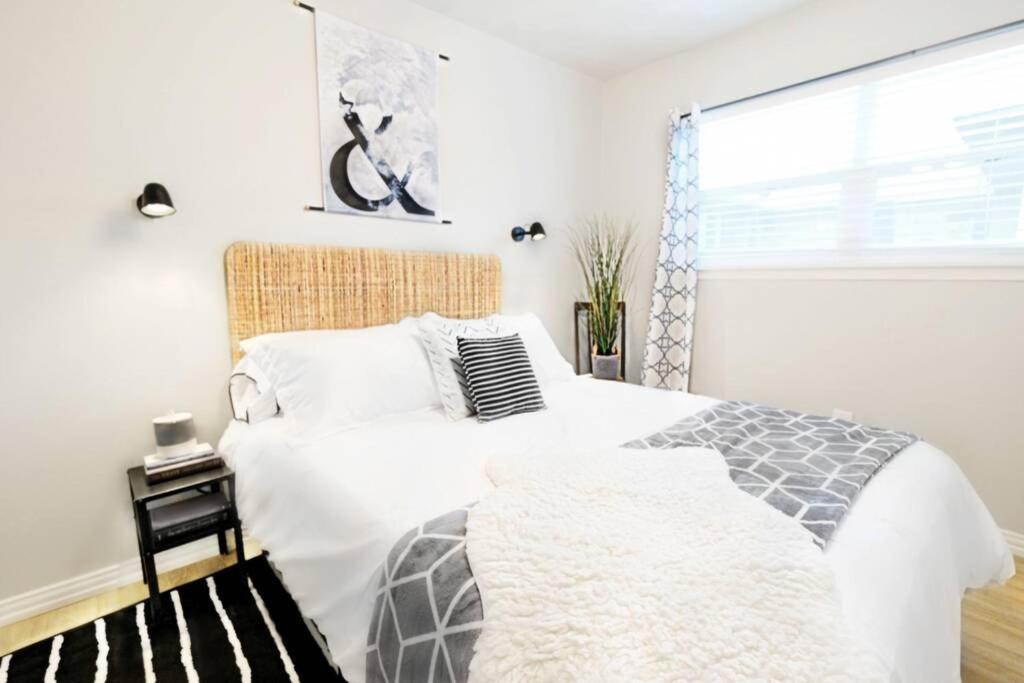 One-Bedroom Apartment - Photo 2
