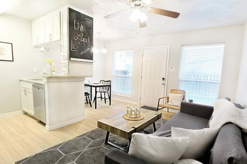 One-Bedroom Apartment - Photo 3