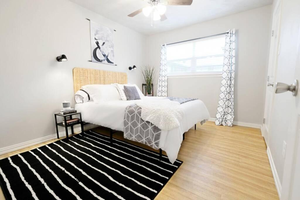 One-Bedroom Apartment - Photo 12