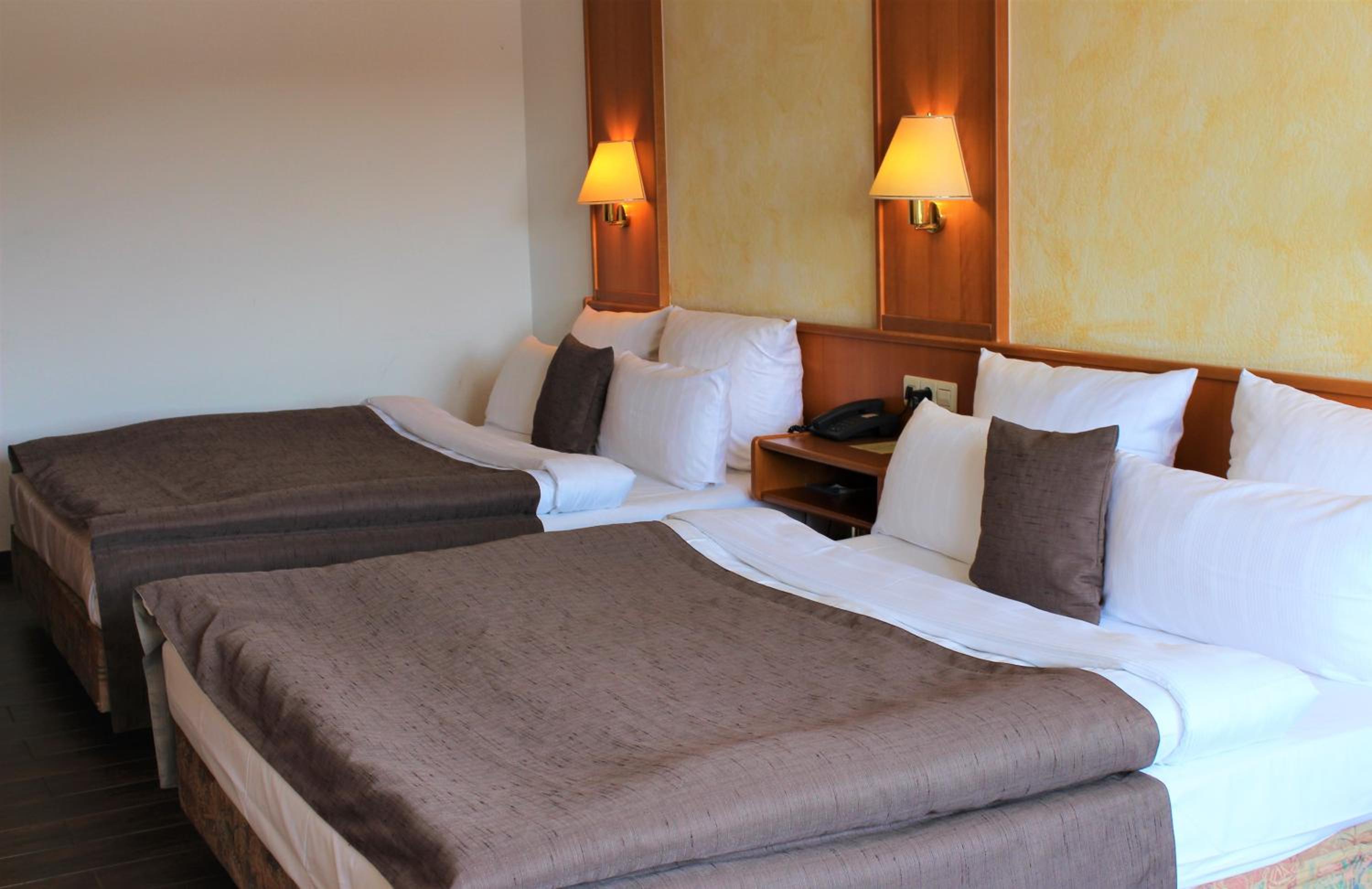 Queen Room with Two Queen Beds - Photo 1