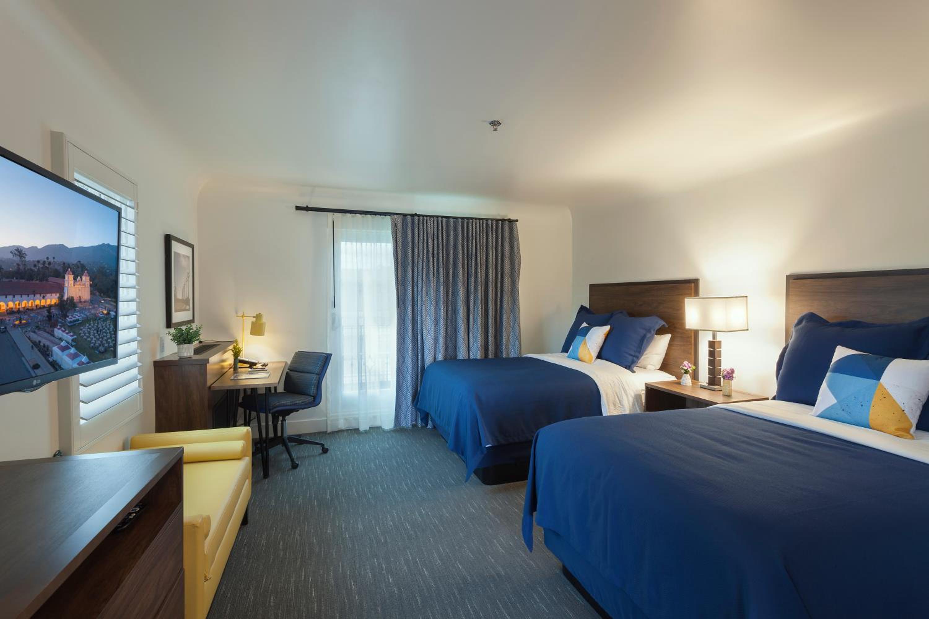 Deluxe Room with 2 Double Beds - Photo 2