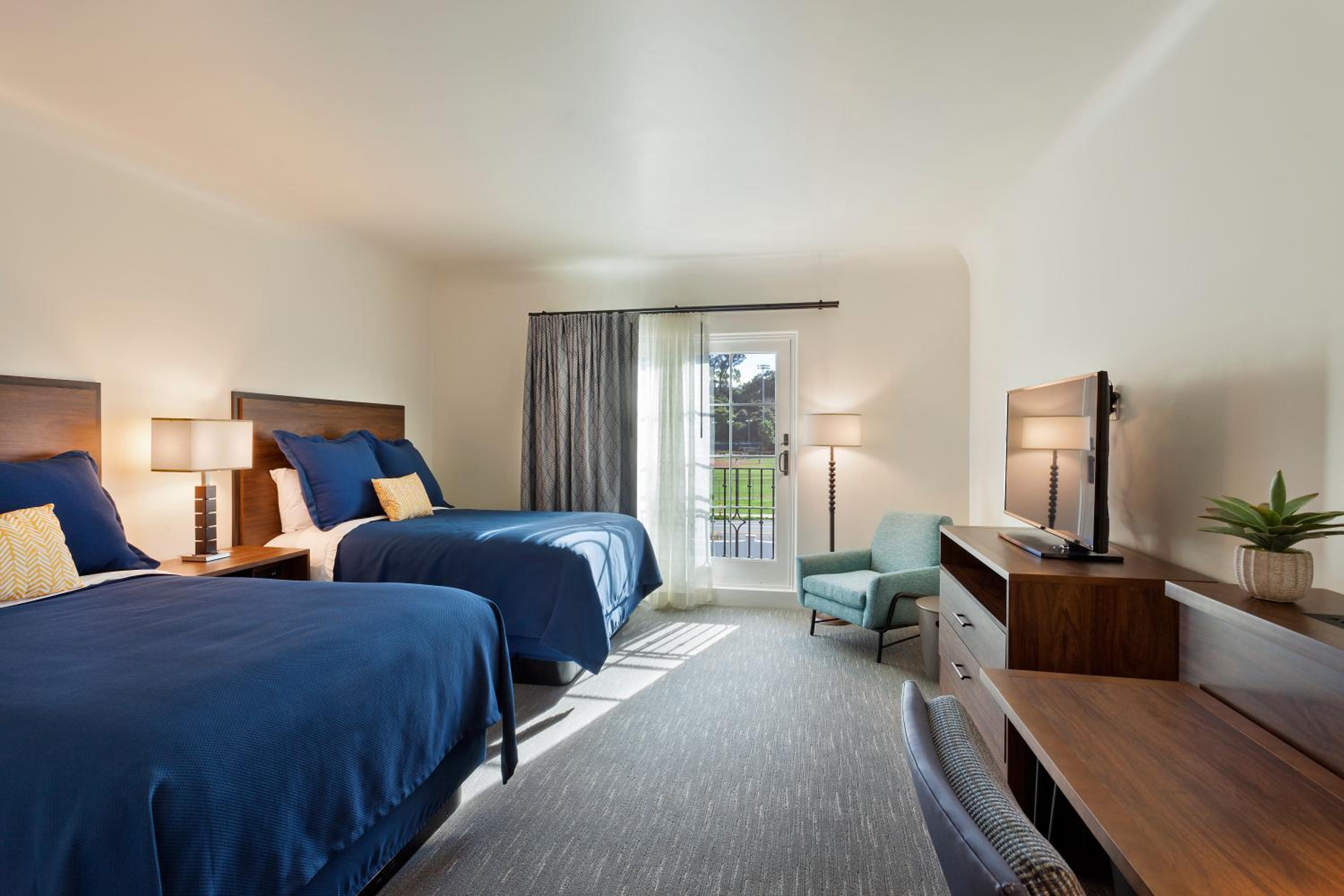 Deluxe Room with 2 Double Beds - Photo 5