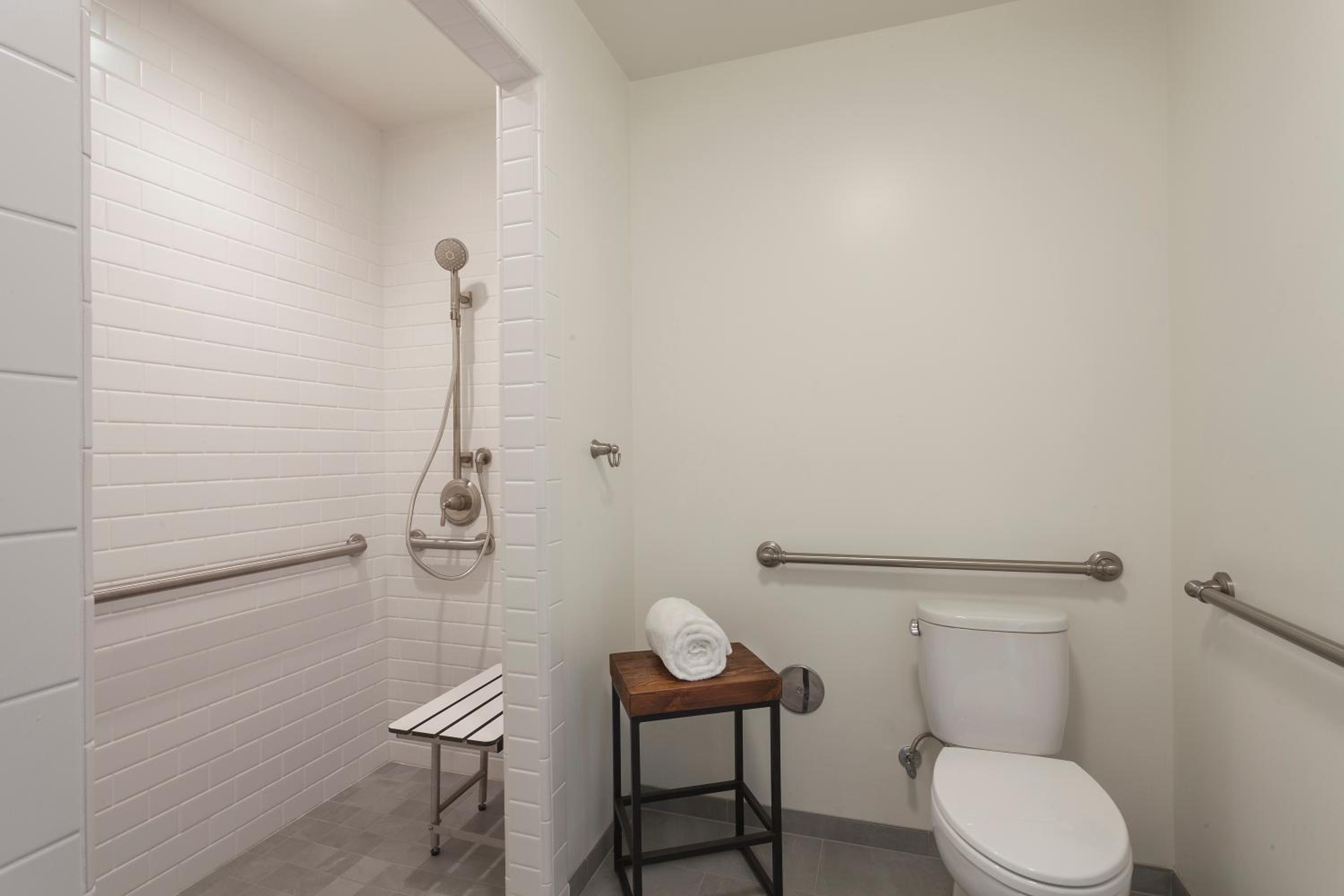 Room with 2 Double Beds, Roll-in Shower, Patio - Accessible  - Photo 3