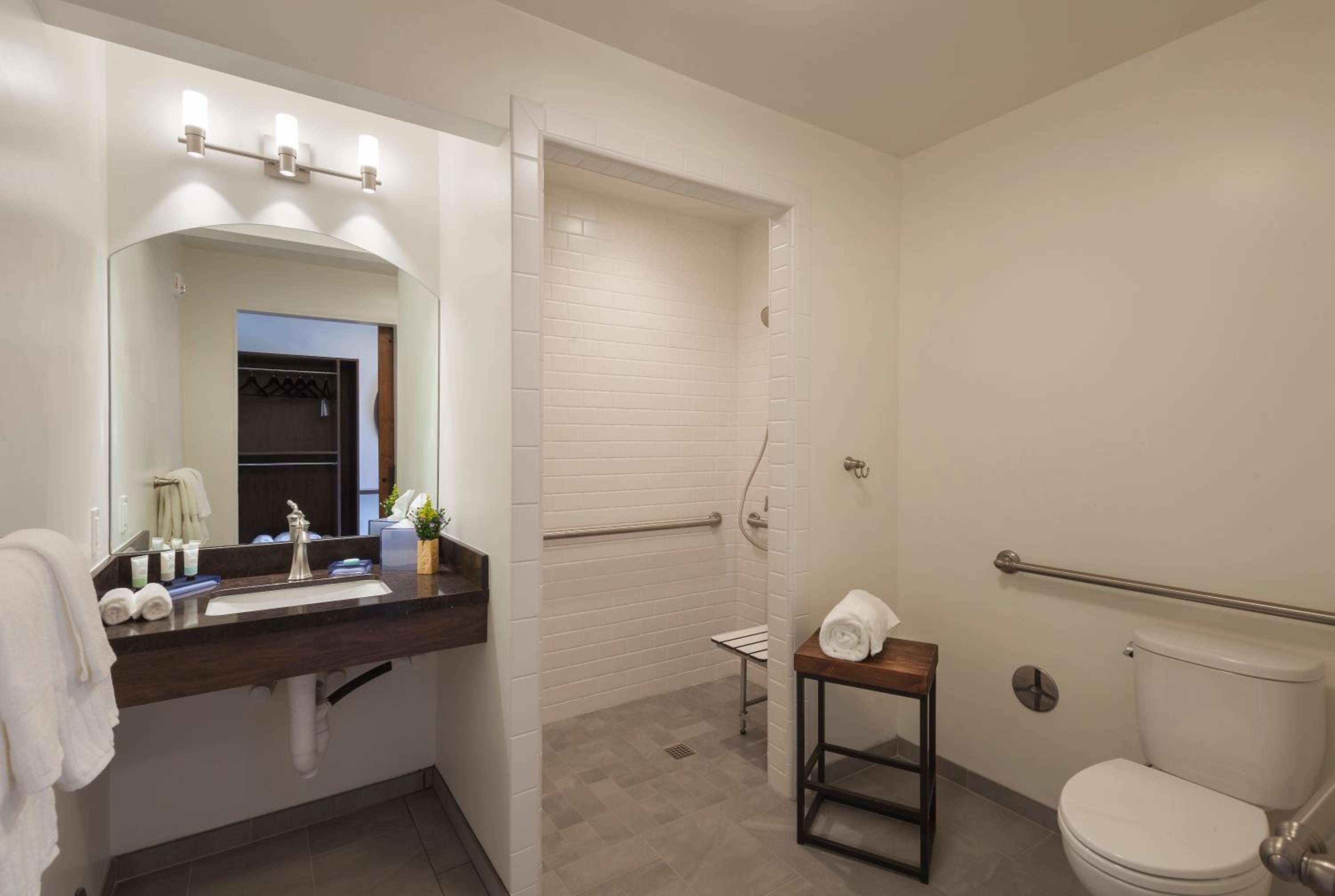Room with 2 Double Beds, Roll-in Shower, Patio - Accessible  - Photo 4