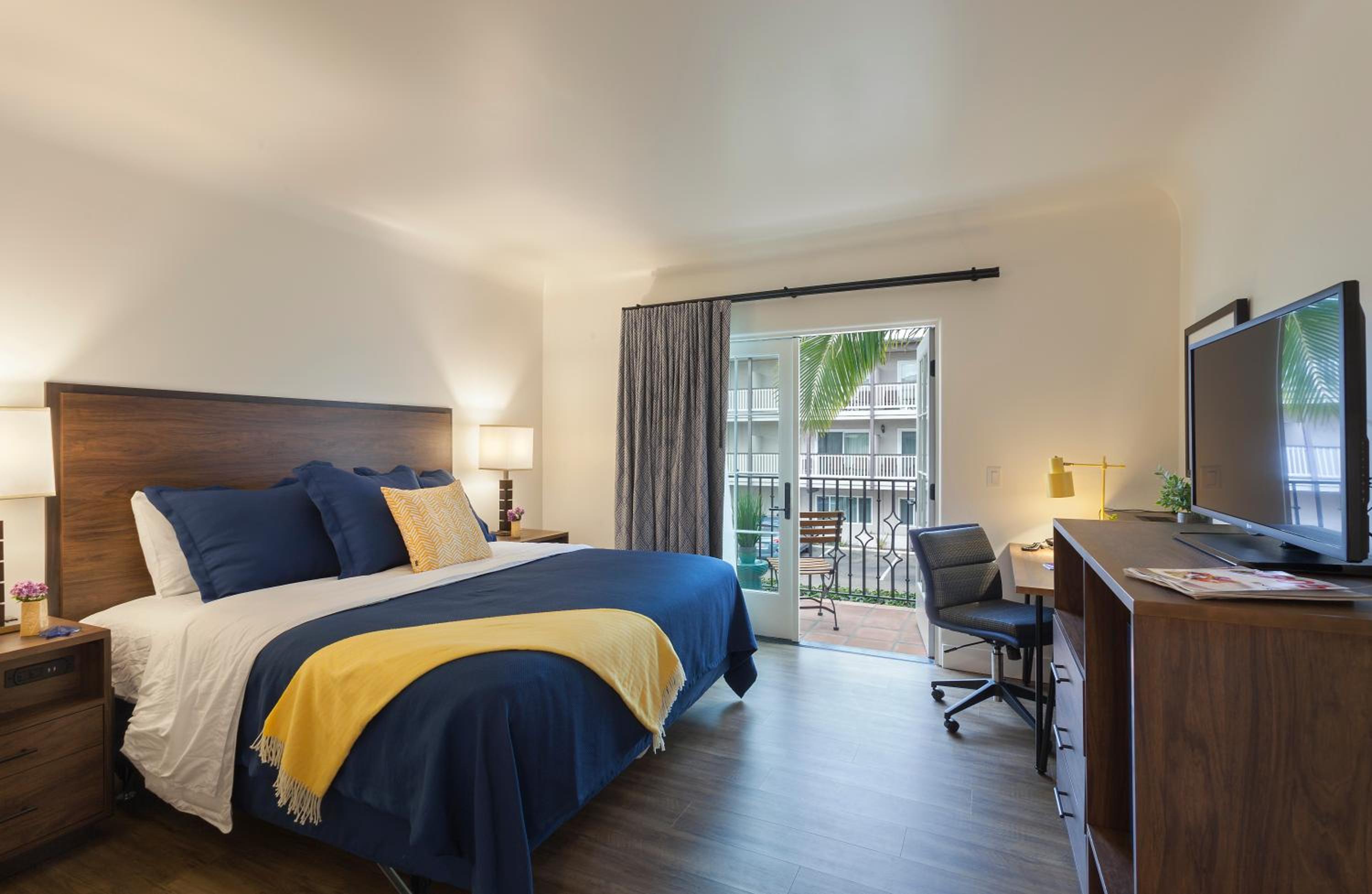 Room with 1 King Bed, Balcony