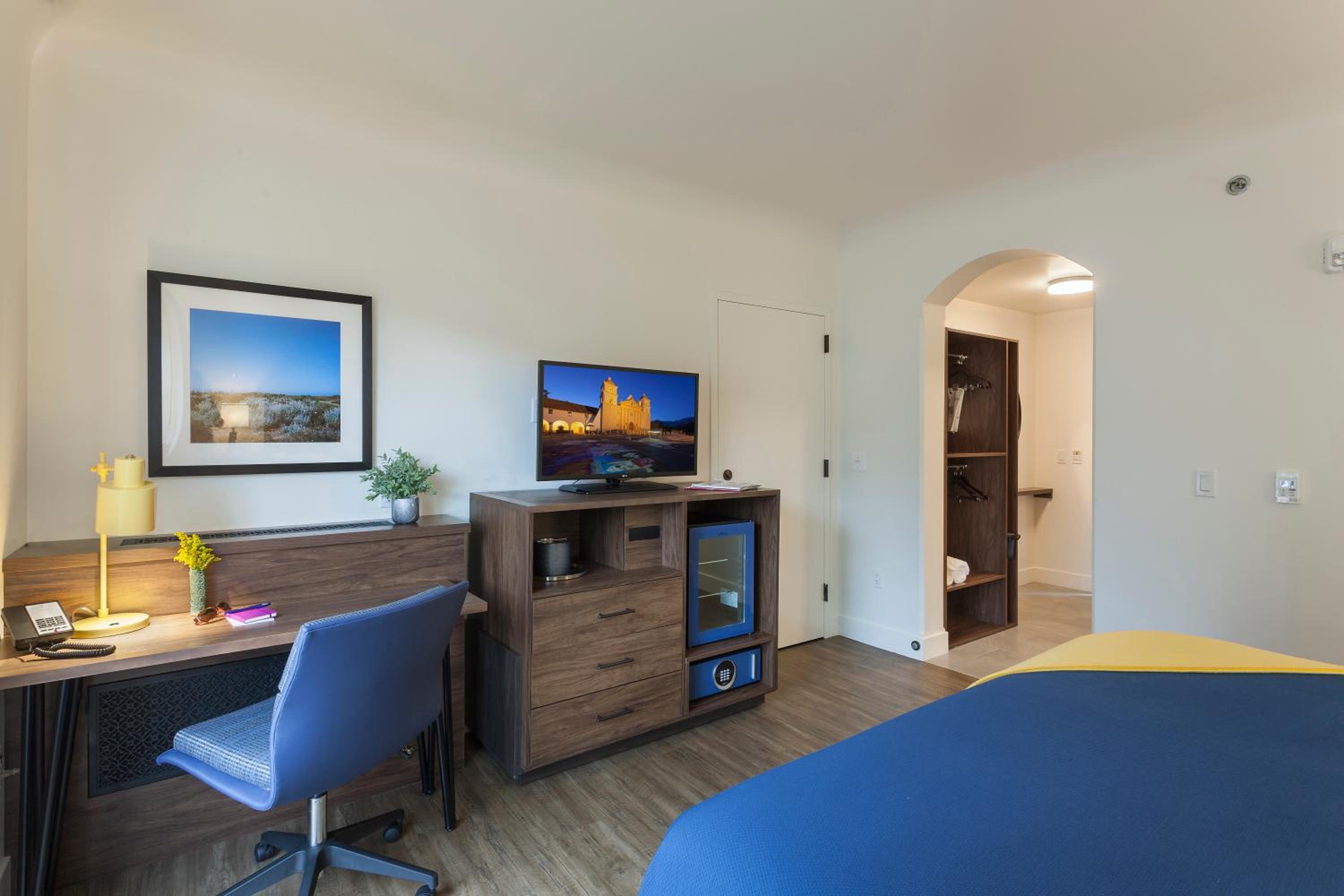 Room with 1 King Bed, Bathtub, Balcony - Accessible - Photo 1