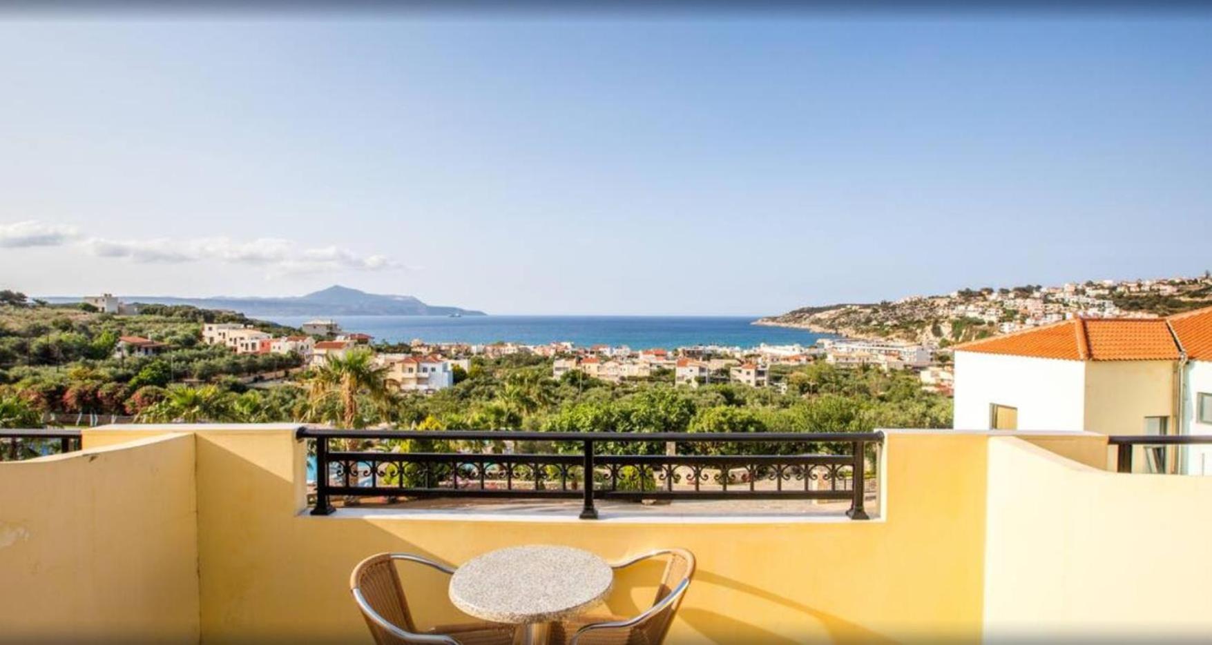 Double or Twin Room with Sea View - Photo 4