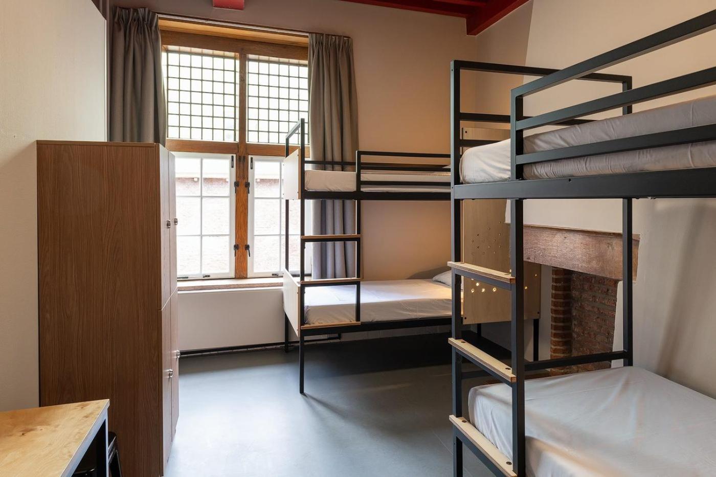 Quadruple Room with Private Bathroom