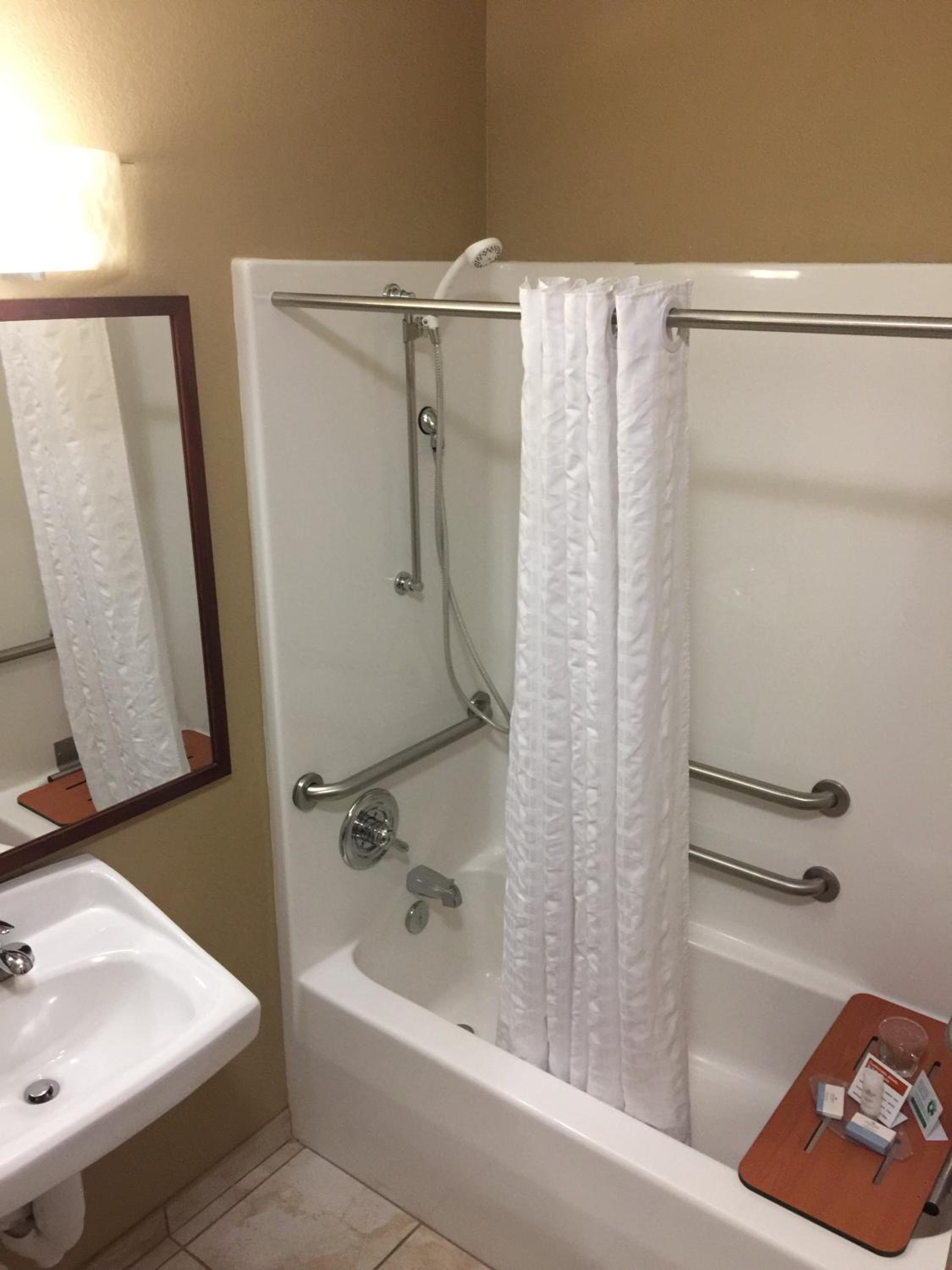 One-Bedroom Queen Suite - Disability Access Hearing Accessible - Photo 7