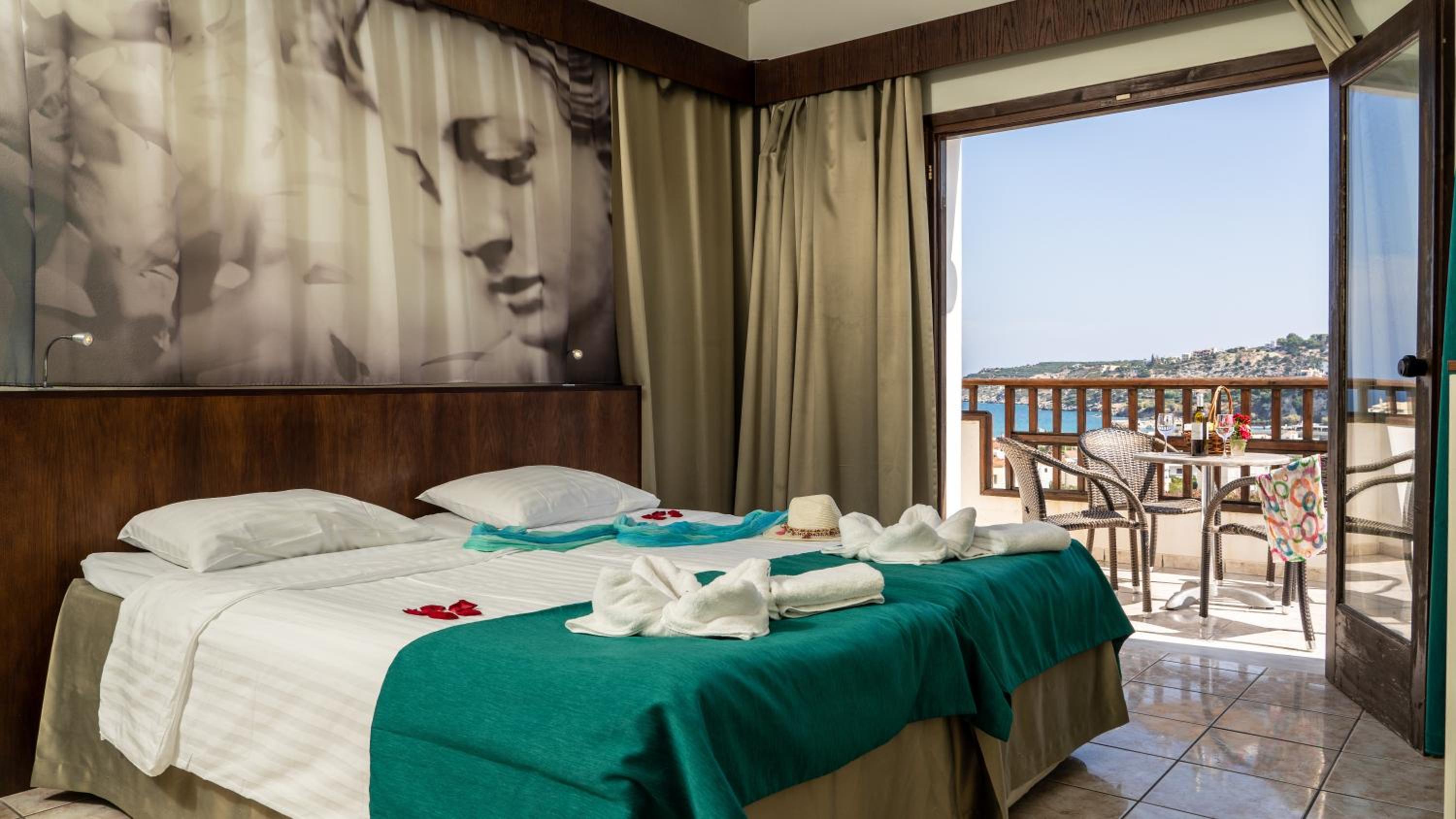 Family Room with Sea View - Photo 3