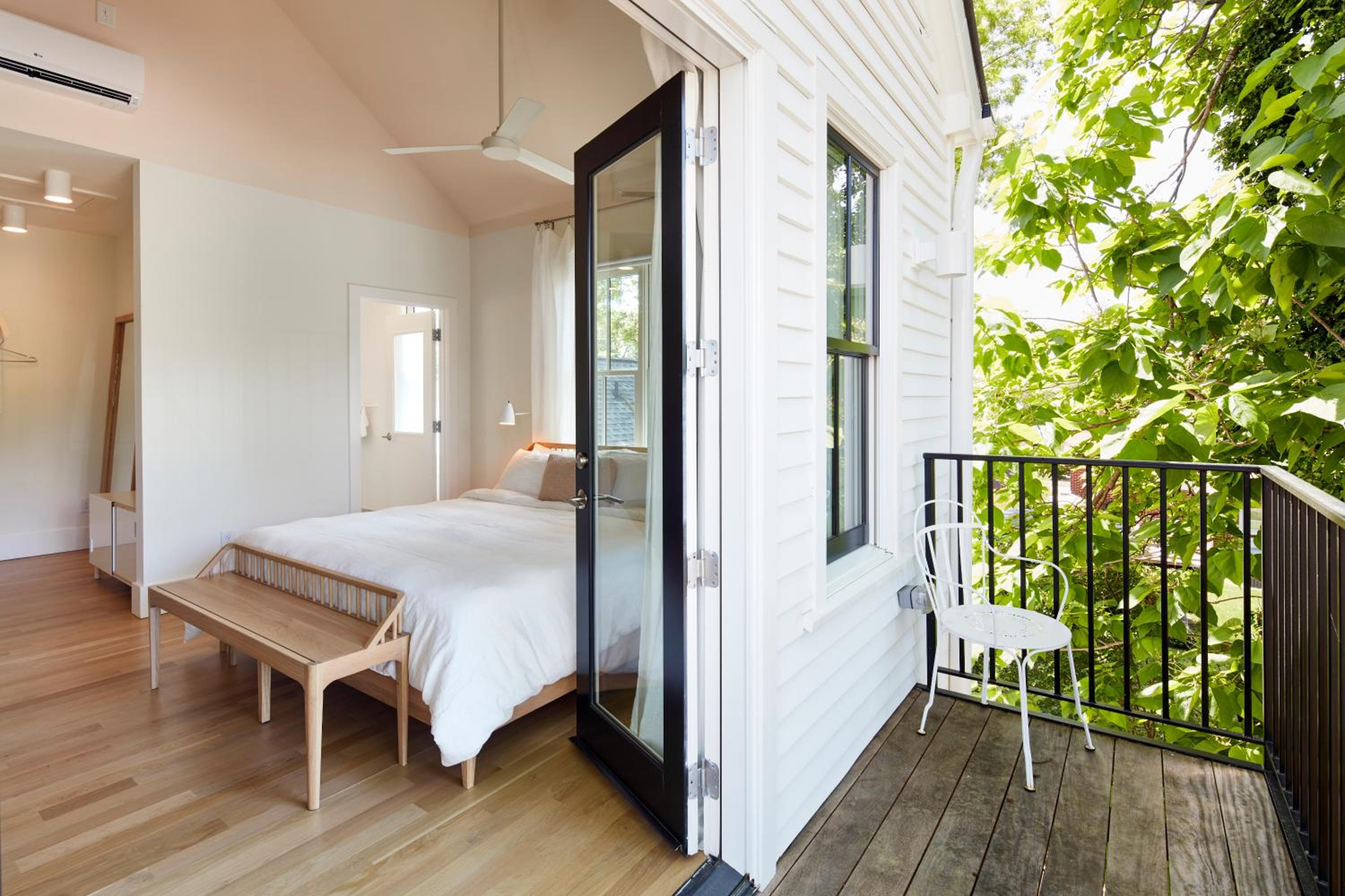 King Suite with Balcony photo 3