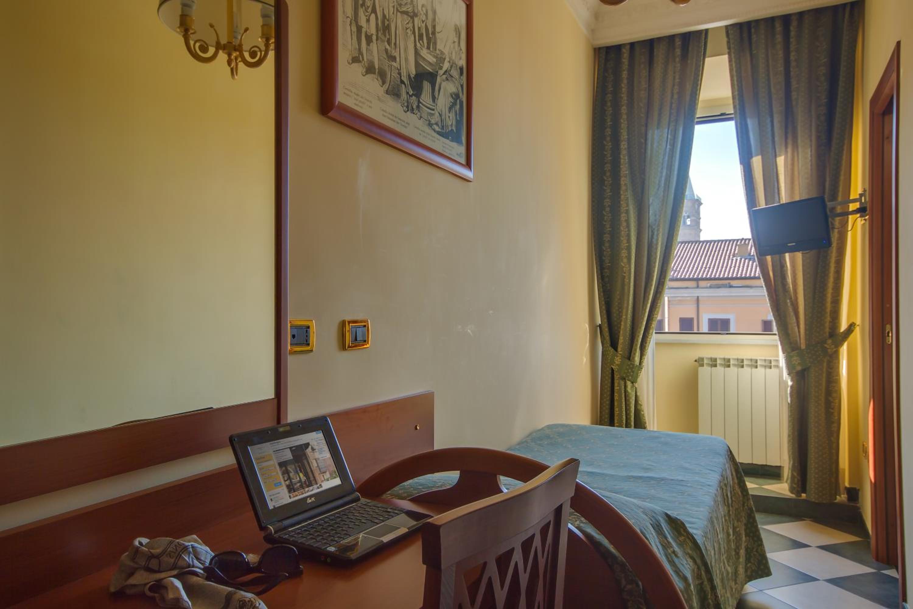 Single Room photo 2