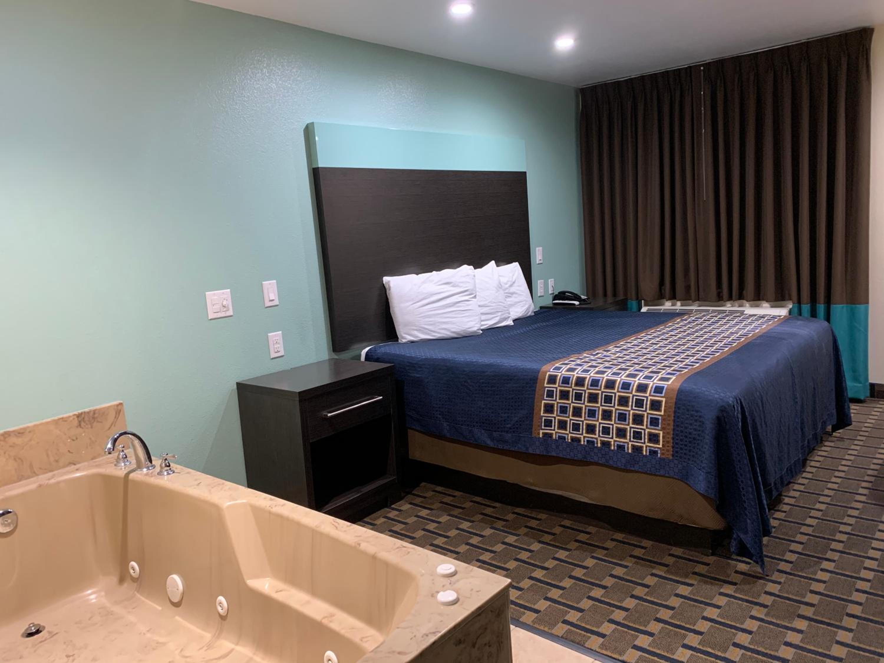 King Room with Spa Bath photo 2