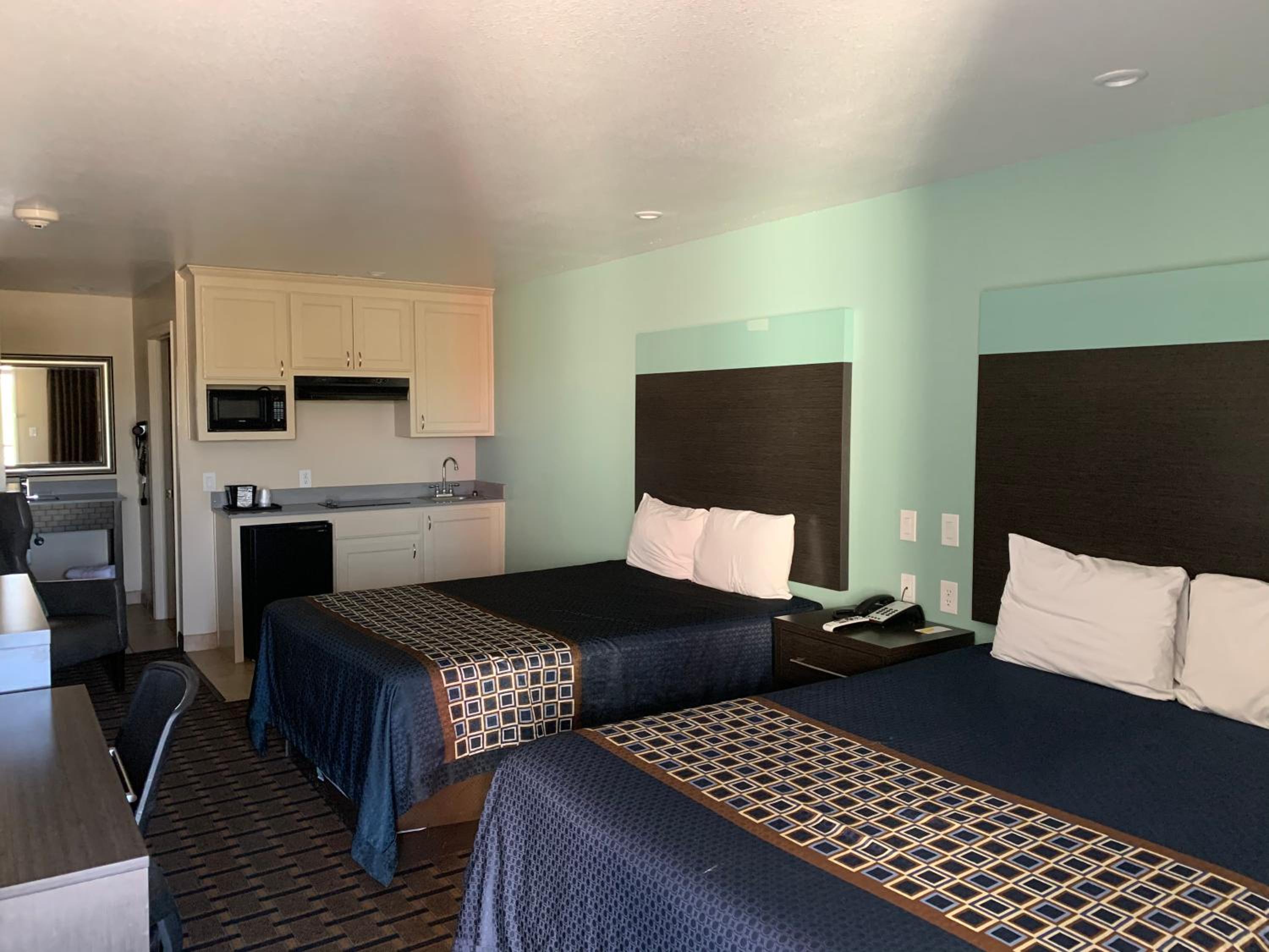 Two Beds with Kitchenette - Nonsmoking photo 1
