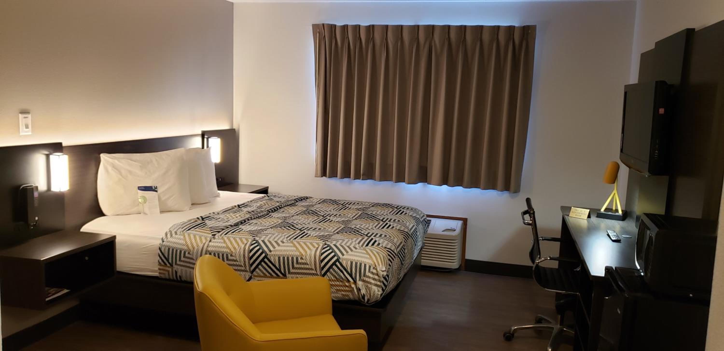 Queen Room - Disability Access - Roll in Shower