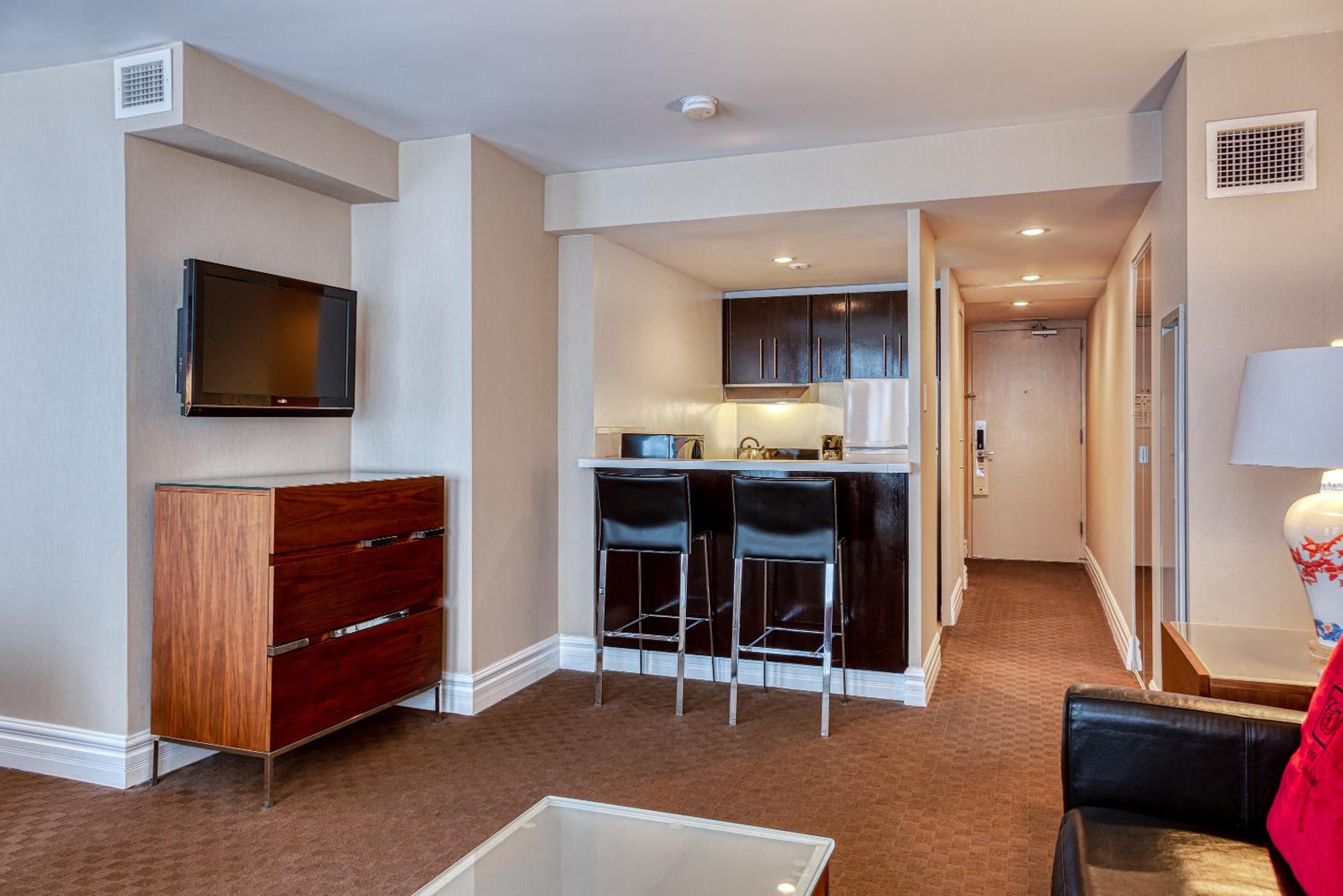 Junior Suite with King Bed and Sofa Bed  - Photo 4