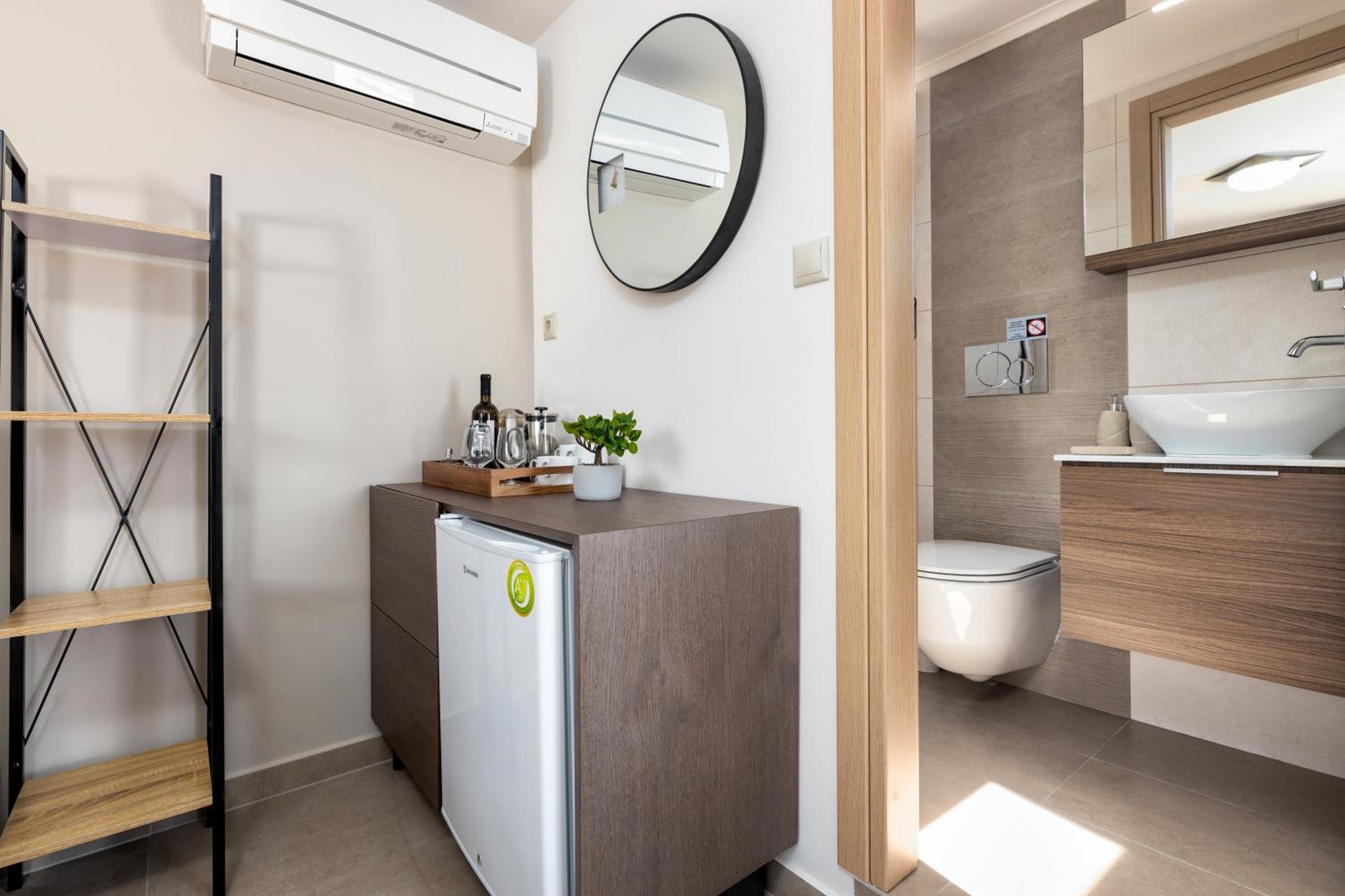One-Bedroom Apartment - Photo 16