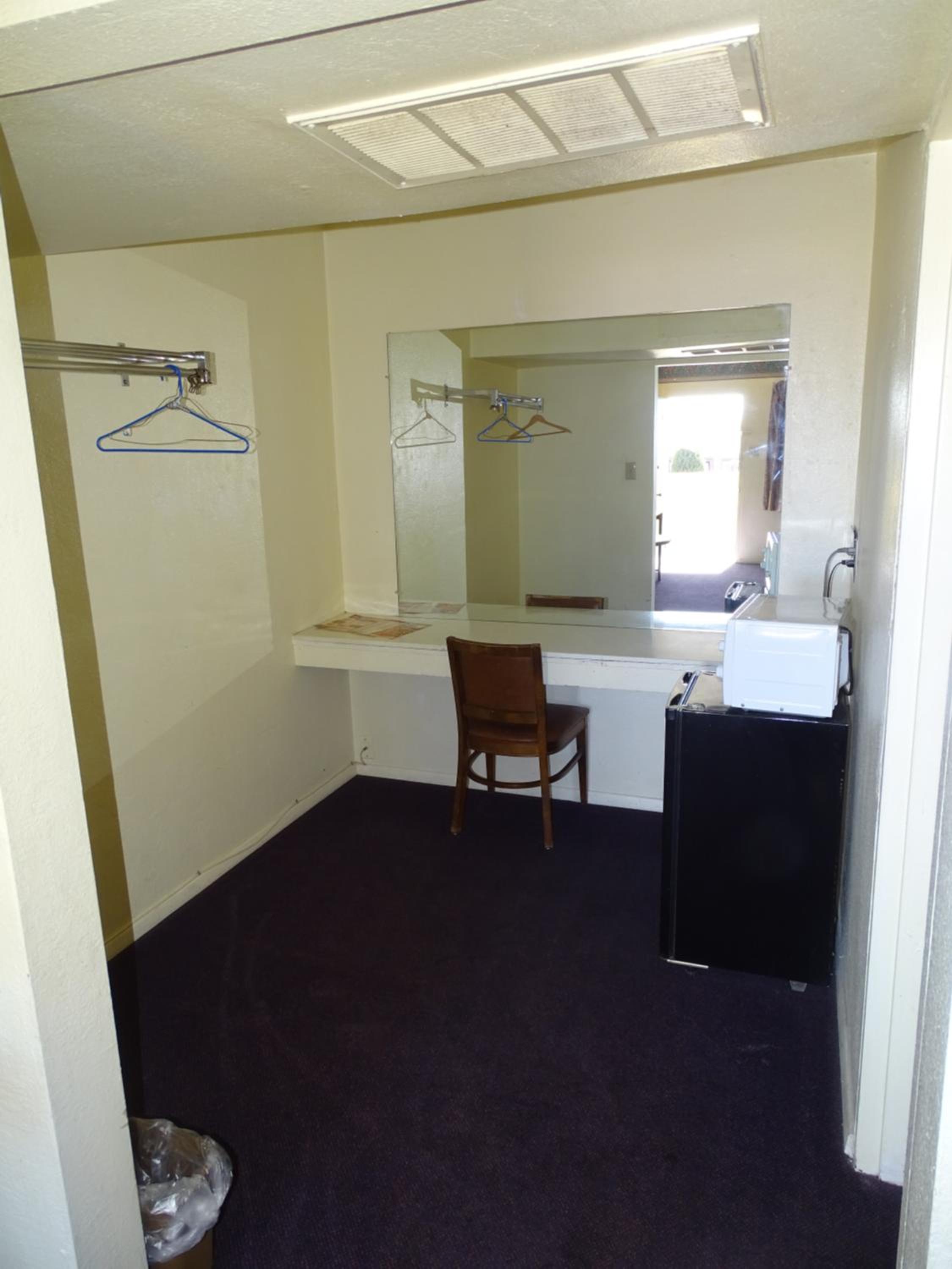 Queen Room with Two Queen Beds photo 3