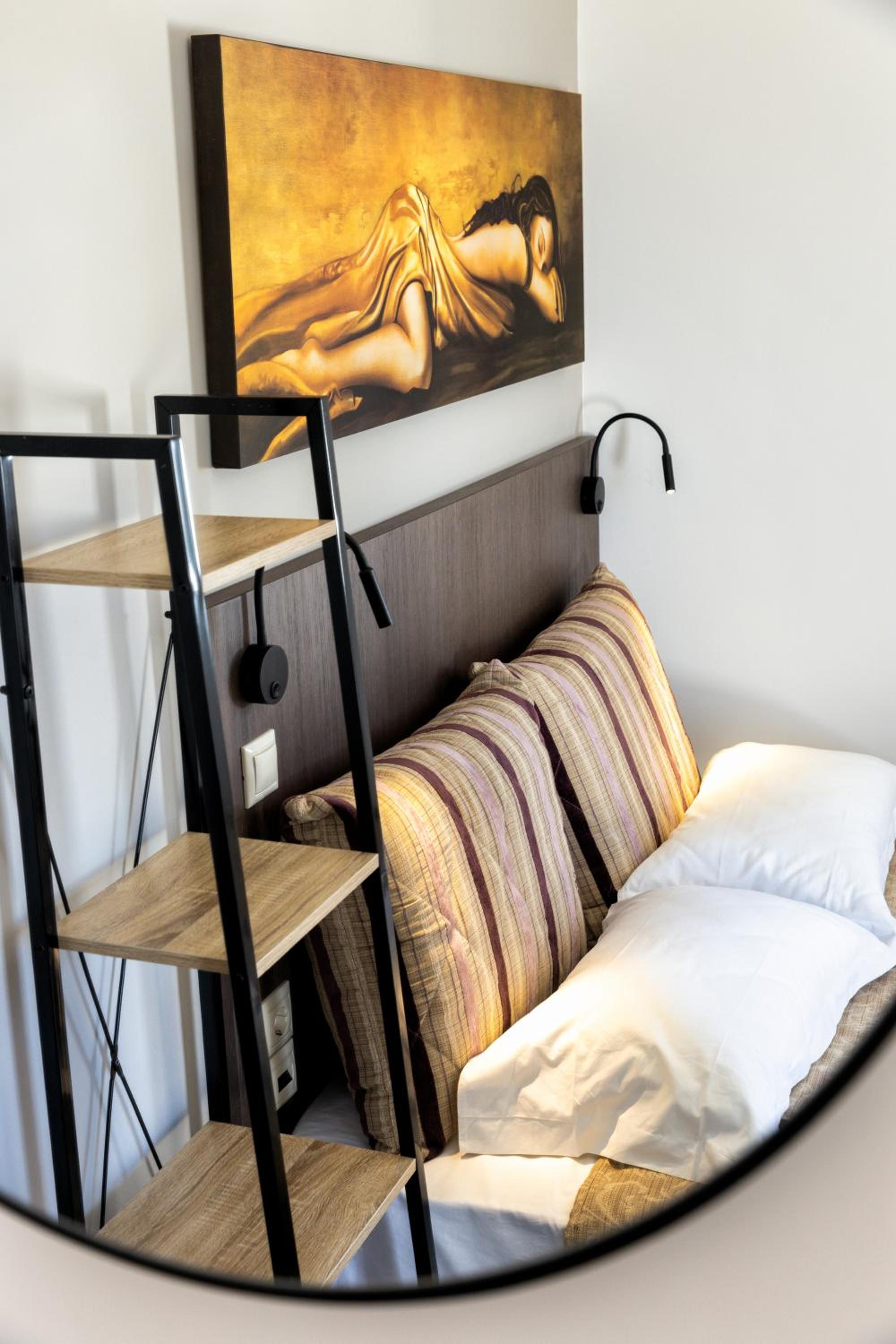 One-Bedroom Apartment - Photo 23