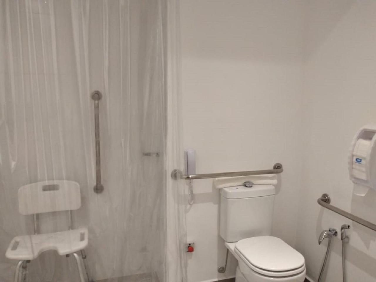 Quarto com Cama Casal - Acesso para Hóspedes com Mobilidade Reduzida - Não Fumantes - Photo 4