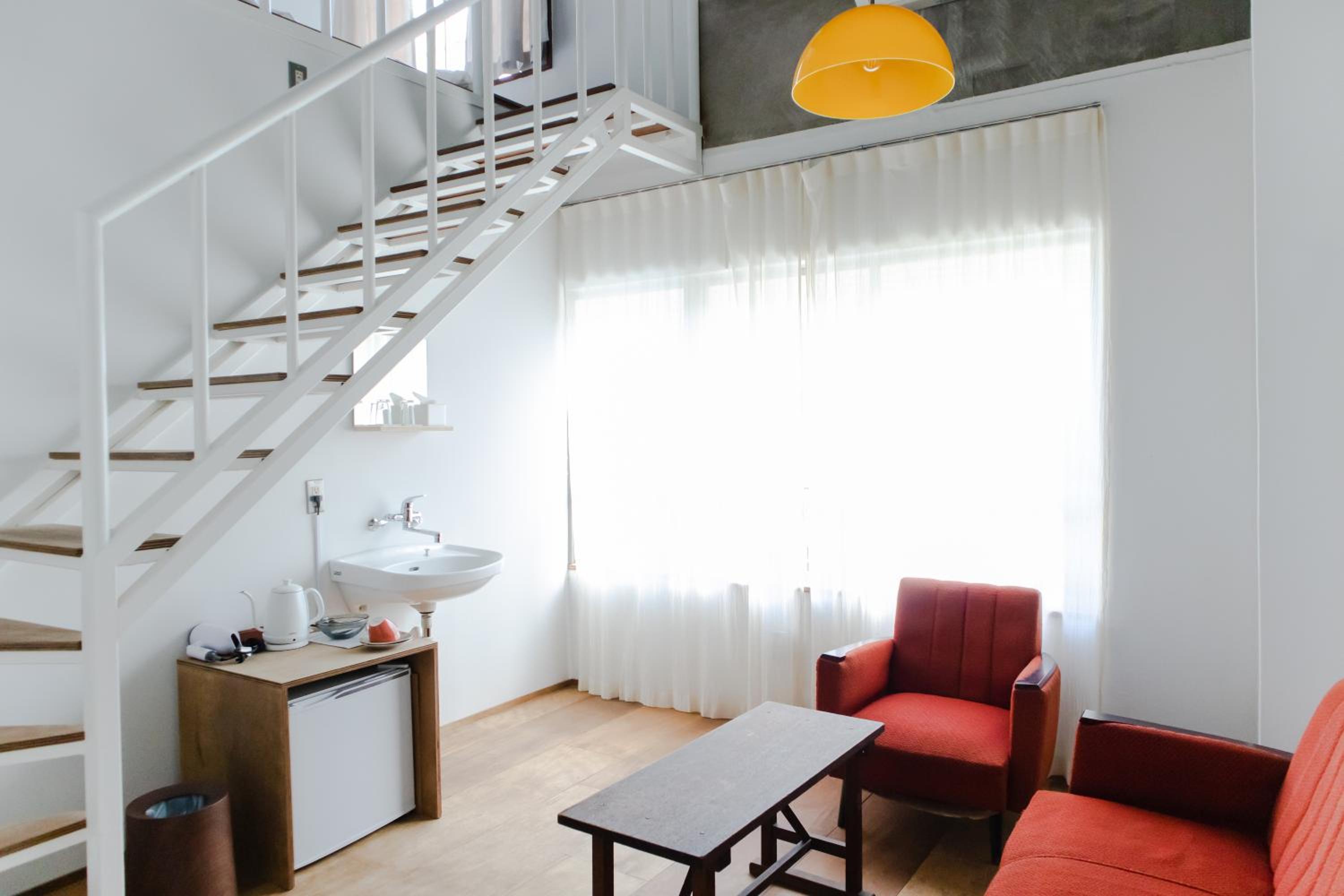 Standard Twin Room with Sofa - Photo 1