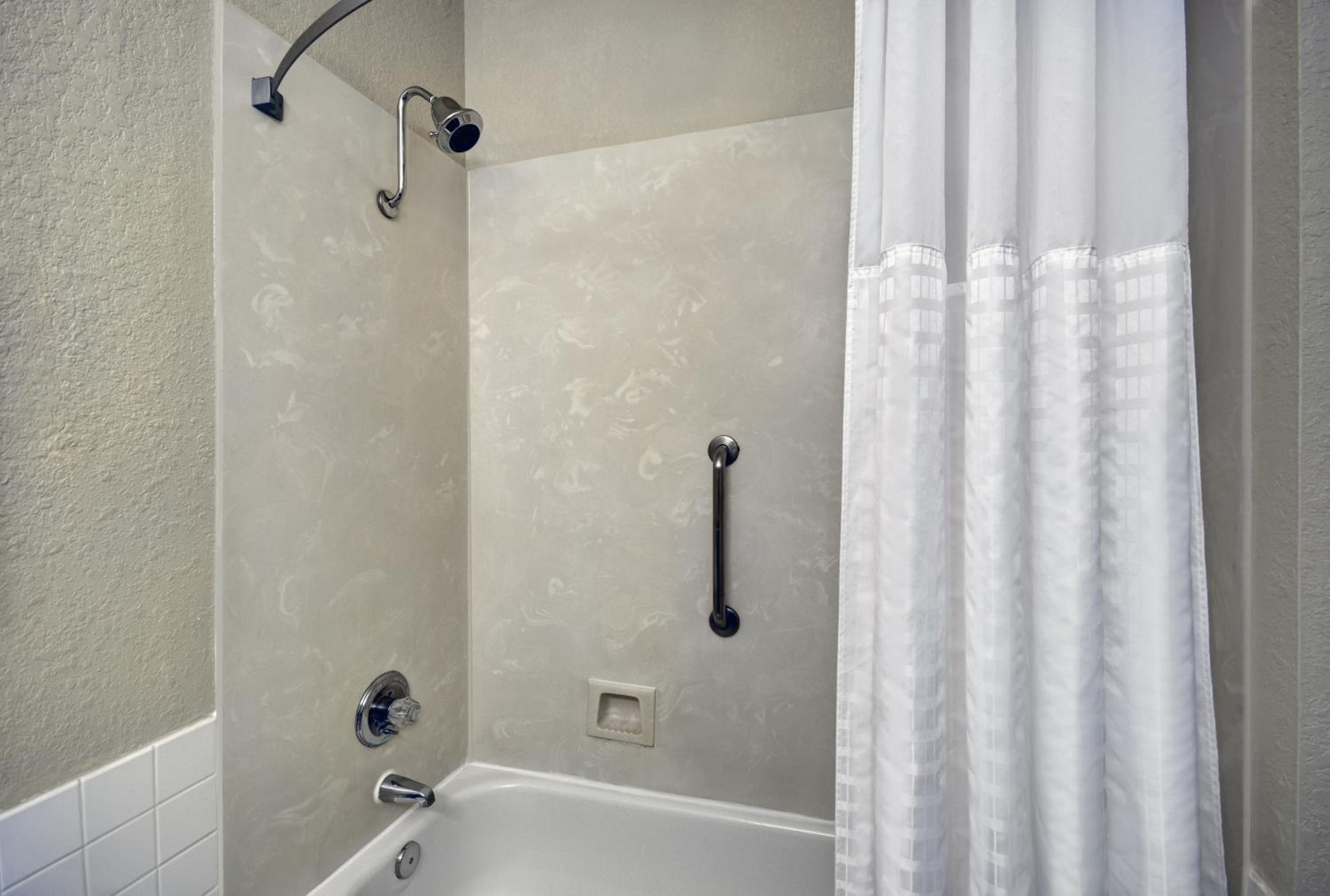 King Room - Non-Smoking - Photo 6
