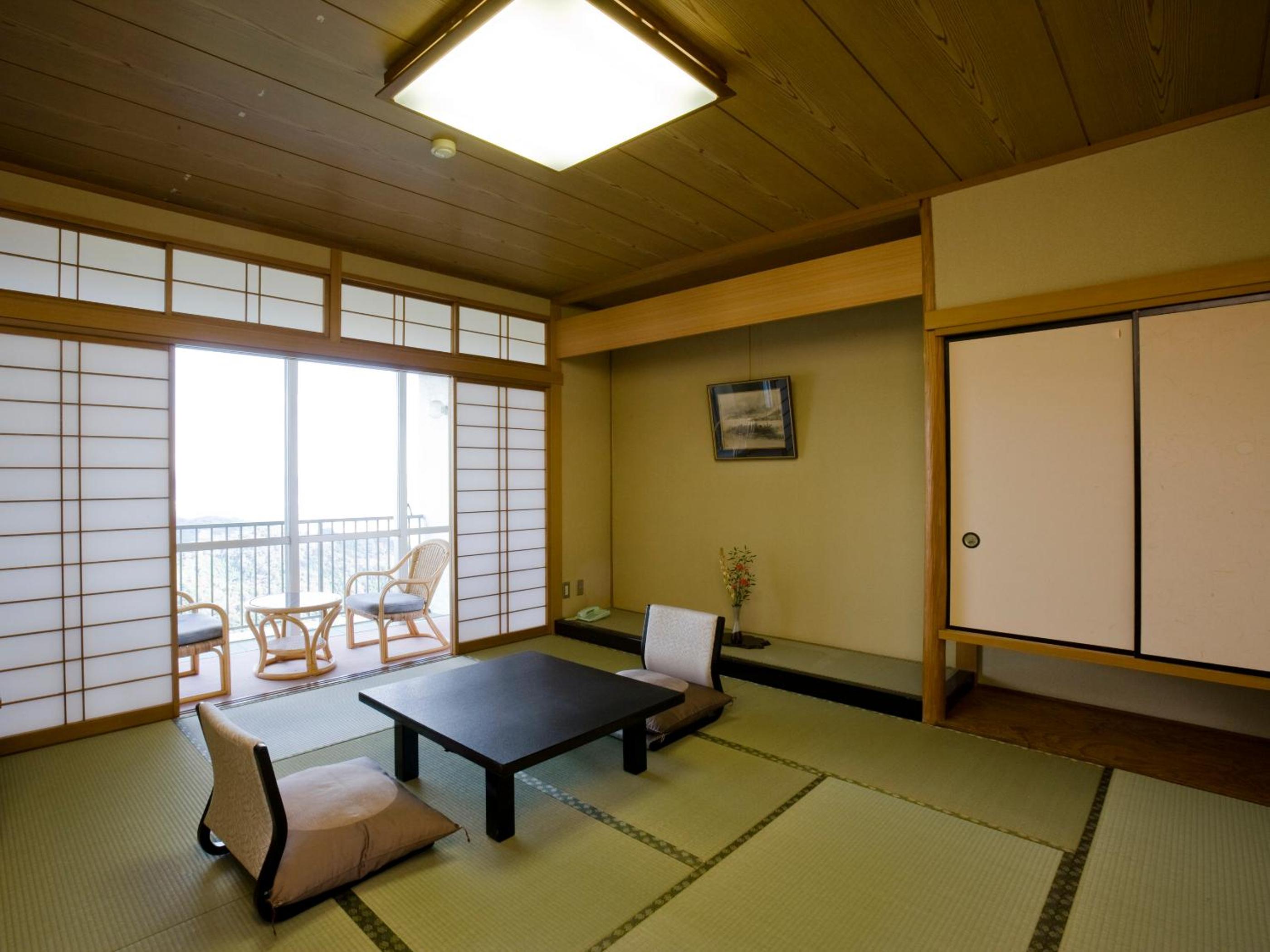Standard Japanese-Style Room with Private Bathroom - Smoking photo 1
