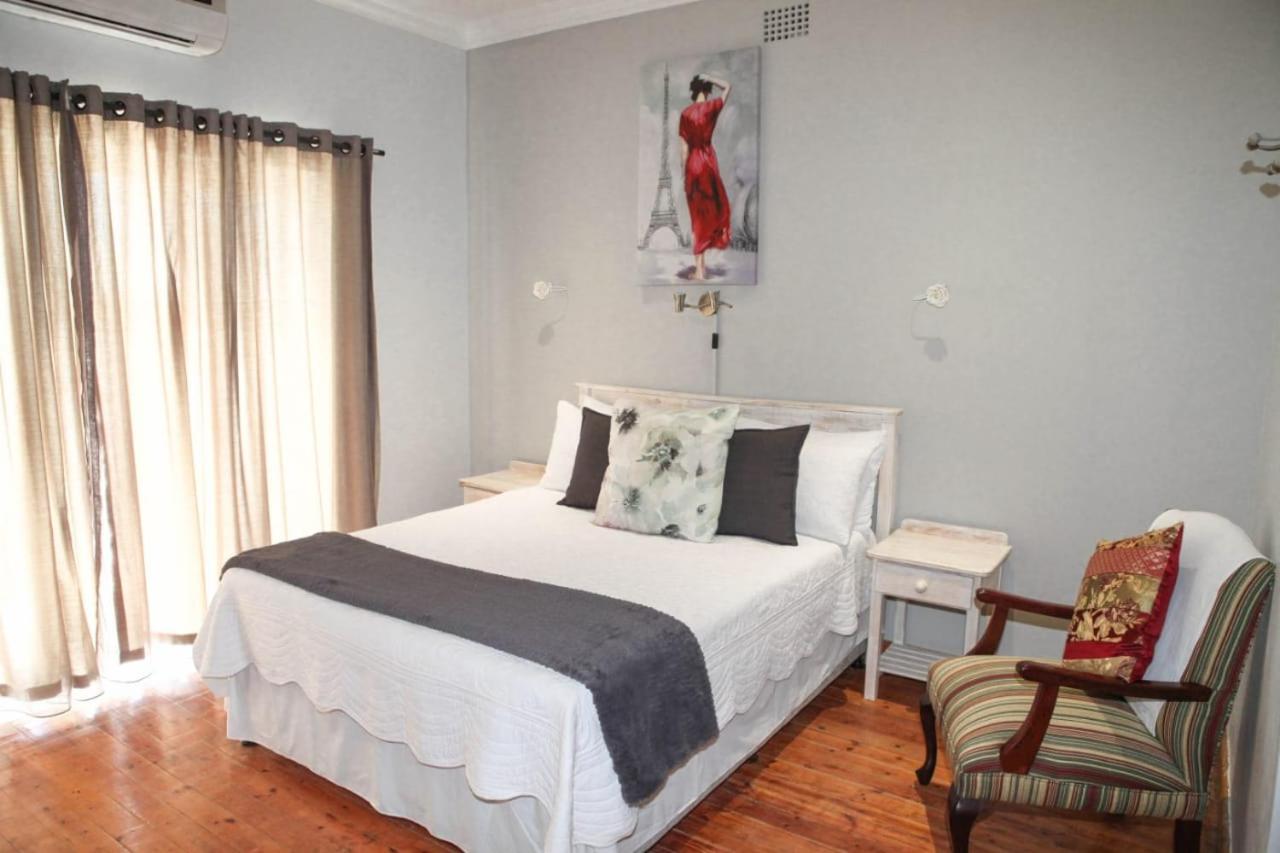 Deluxe Double Room with Shower - Photo 2