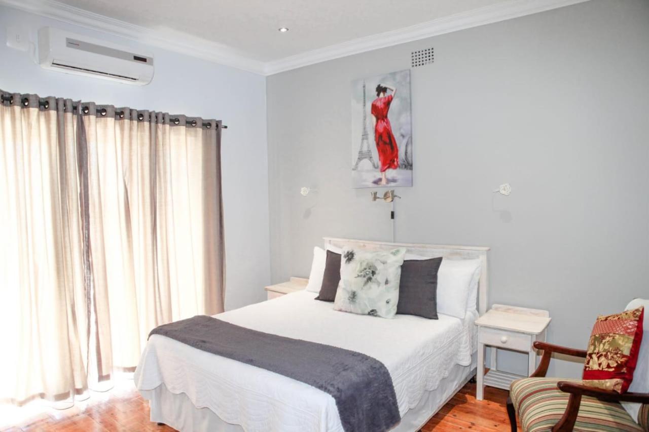 Deluxe Double Room with Shower - Photo 3