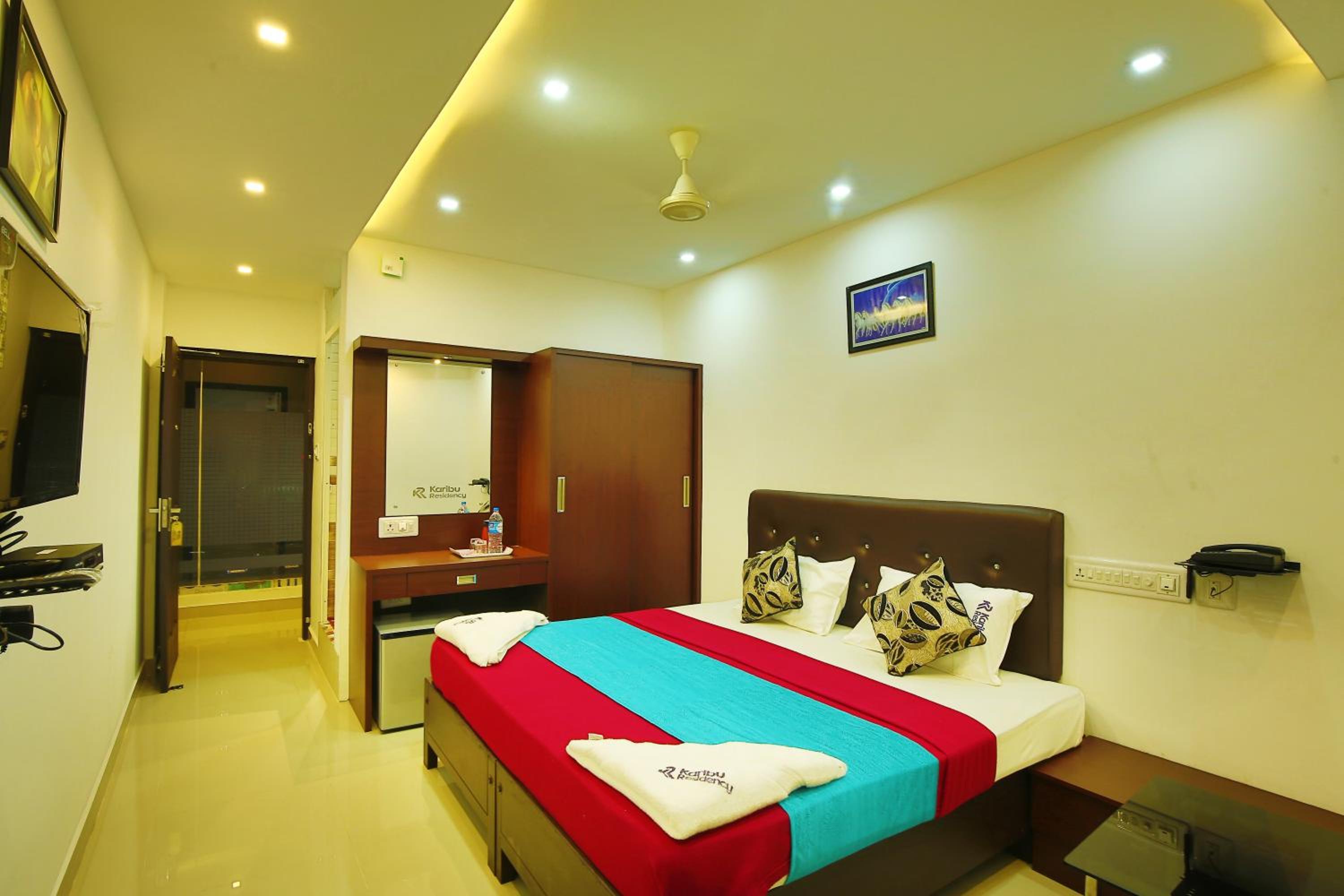 Double Room with Private Bathroom - Photo 4