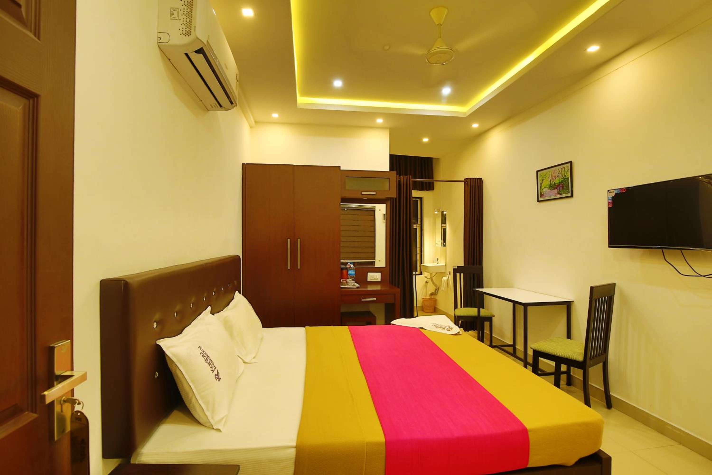 Double Room with Private Bathroom - Photo 2