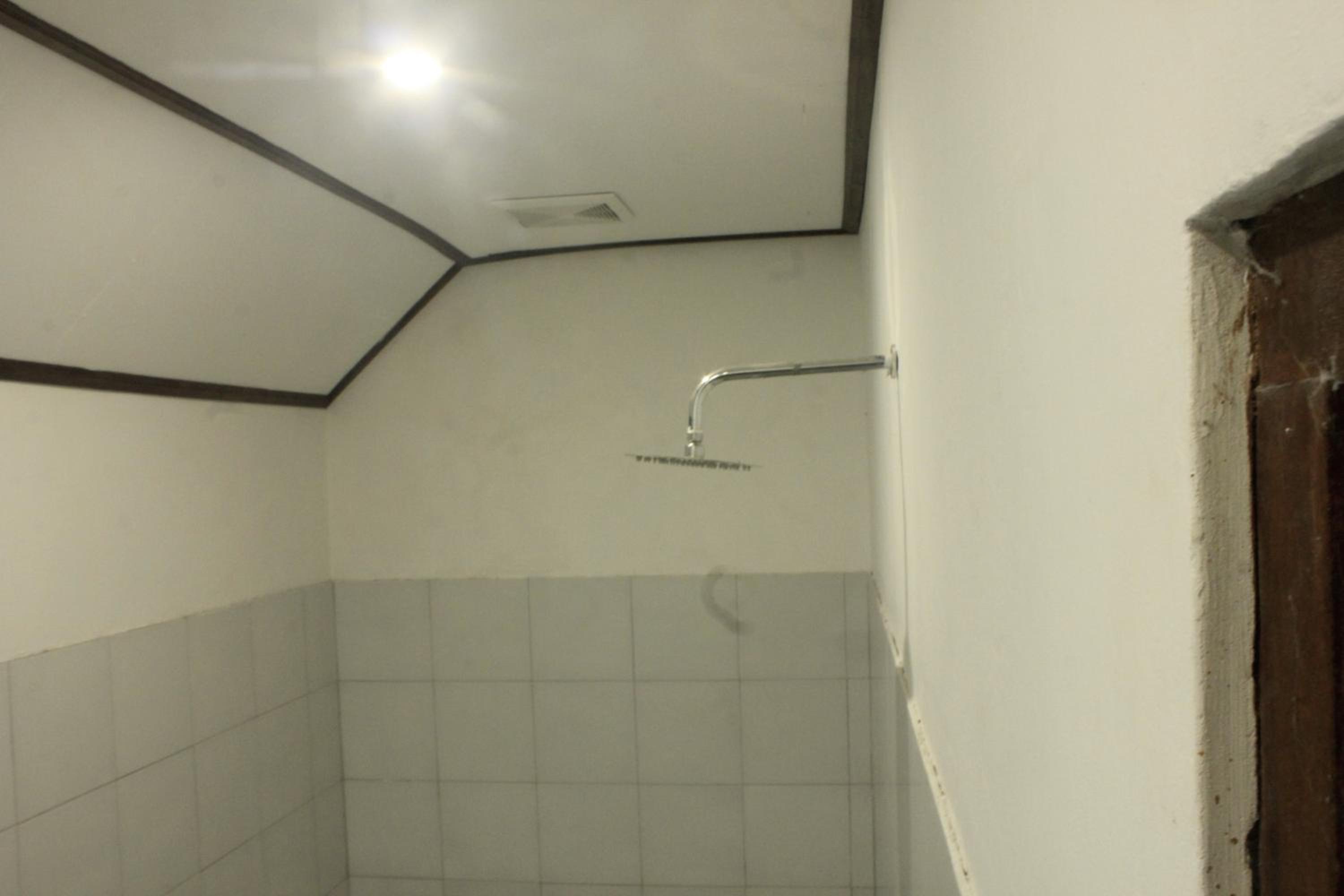 Standard Double Room - Photo 13