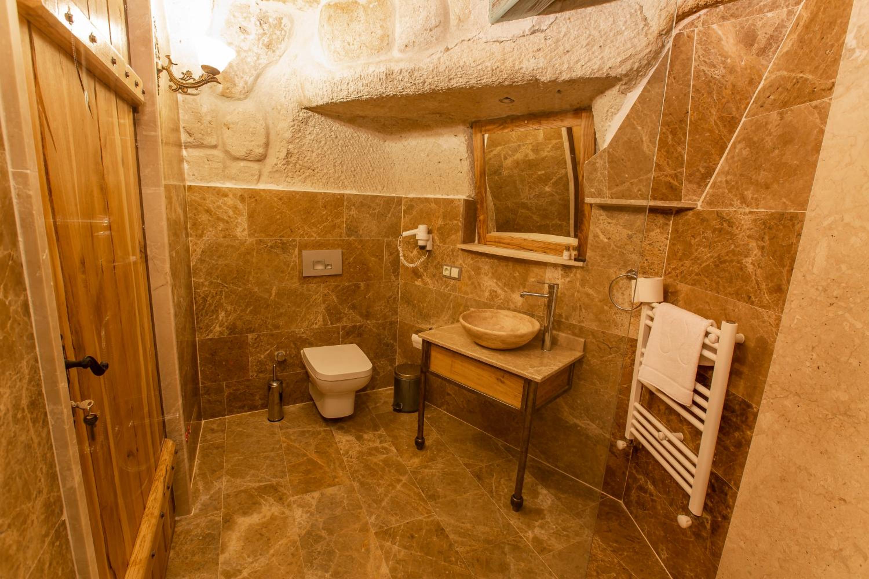 Standard Double Room - Photo 18