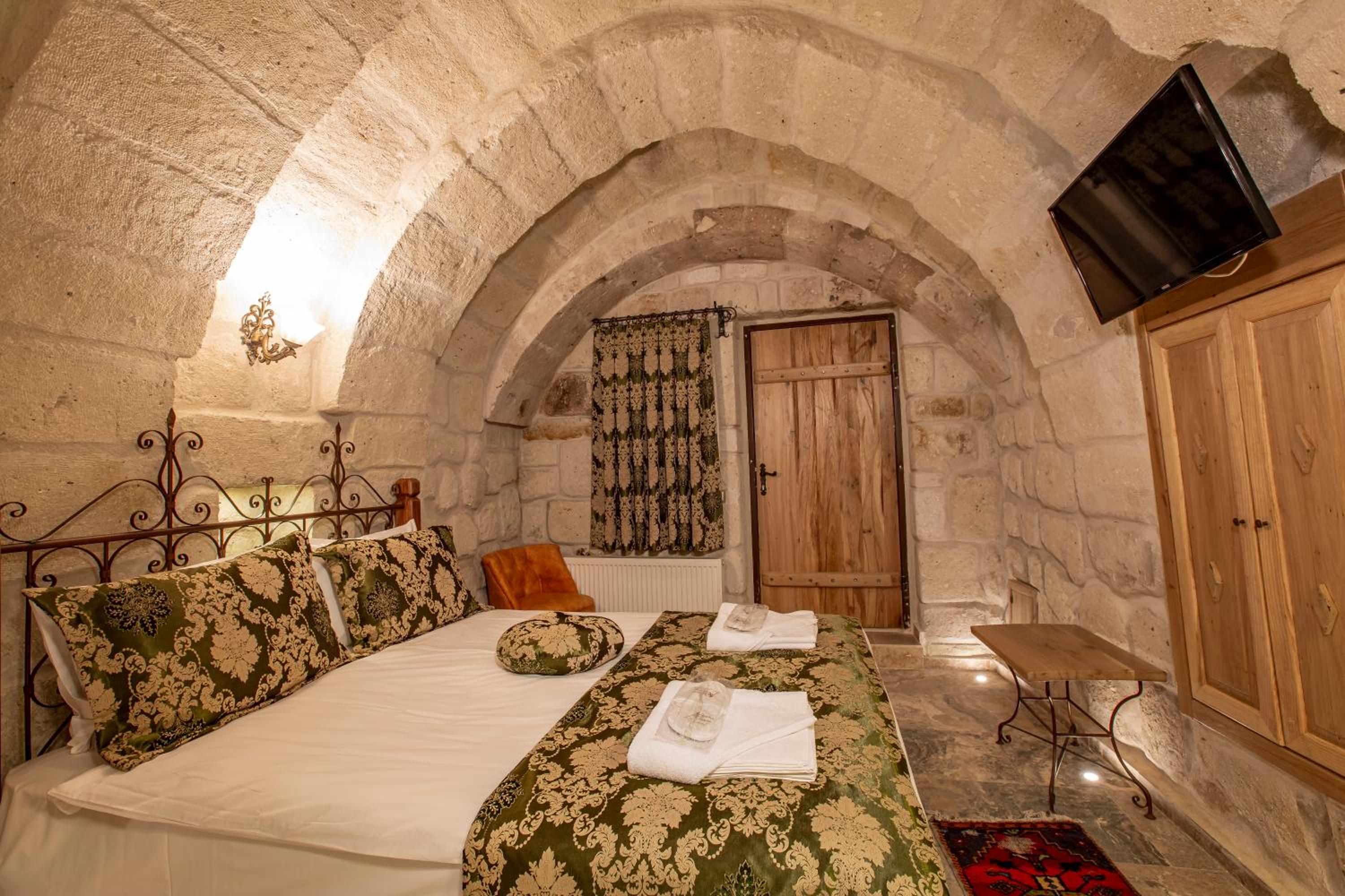 Standard Double Room - Photo 17