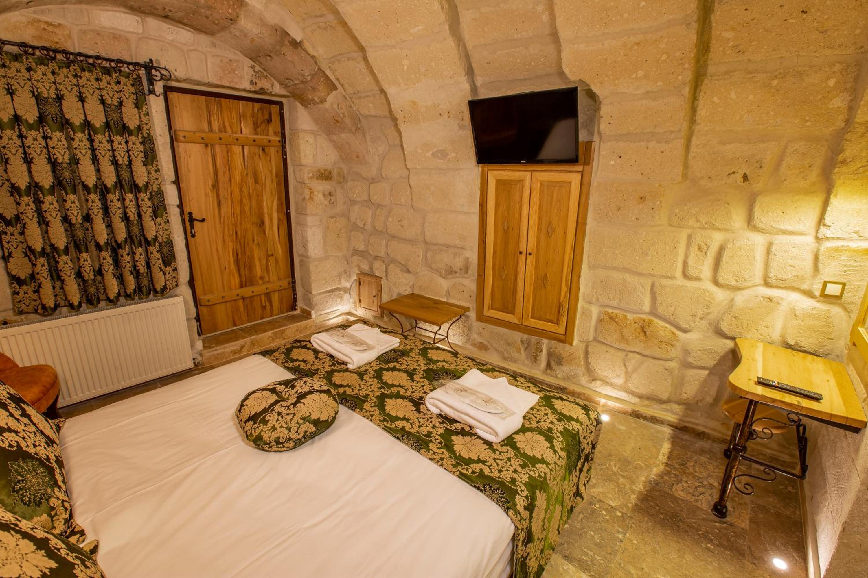 Standard Double Room - Photo 15