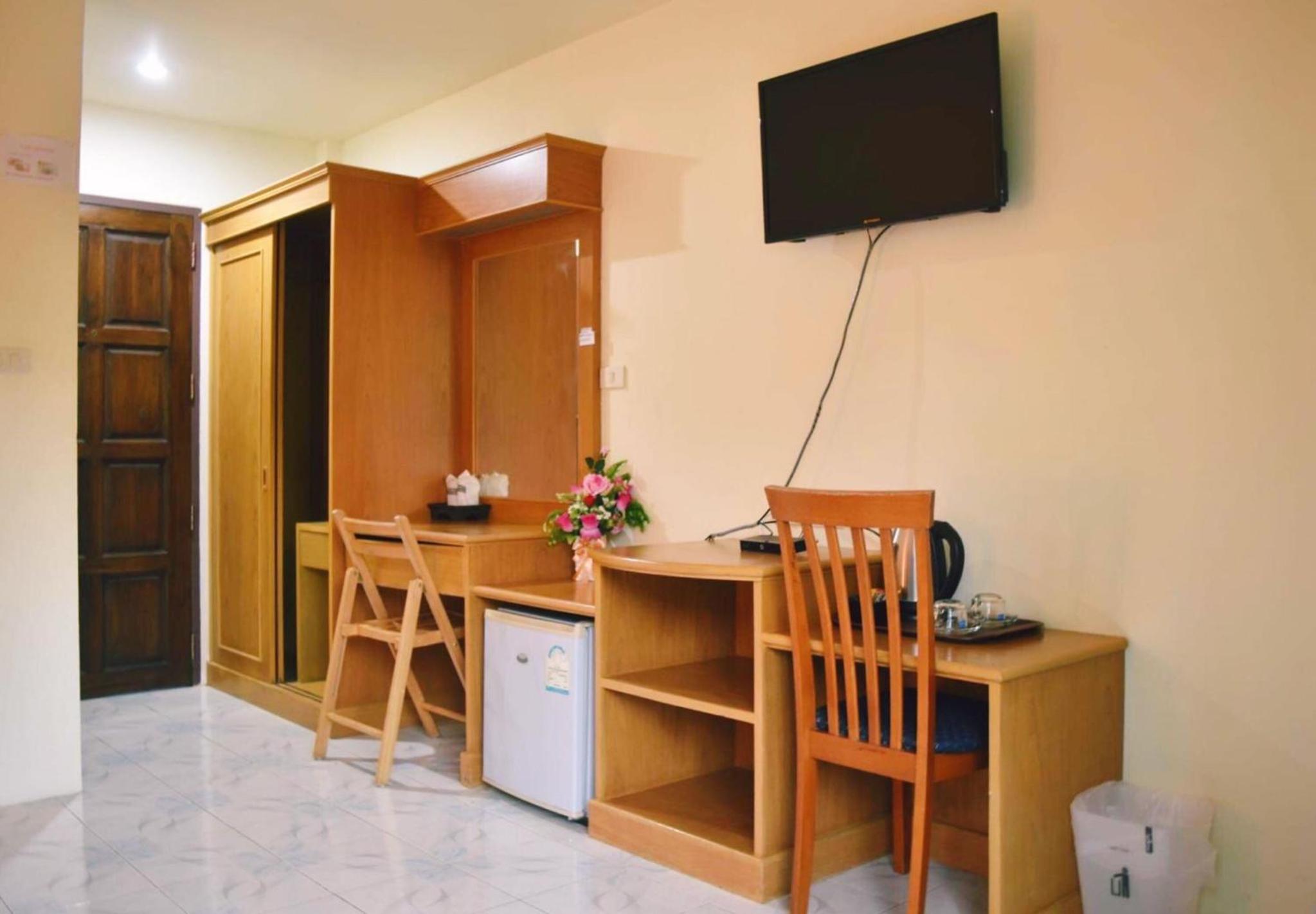 Twin Room with Balcony - Photo 3