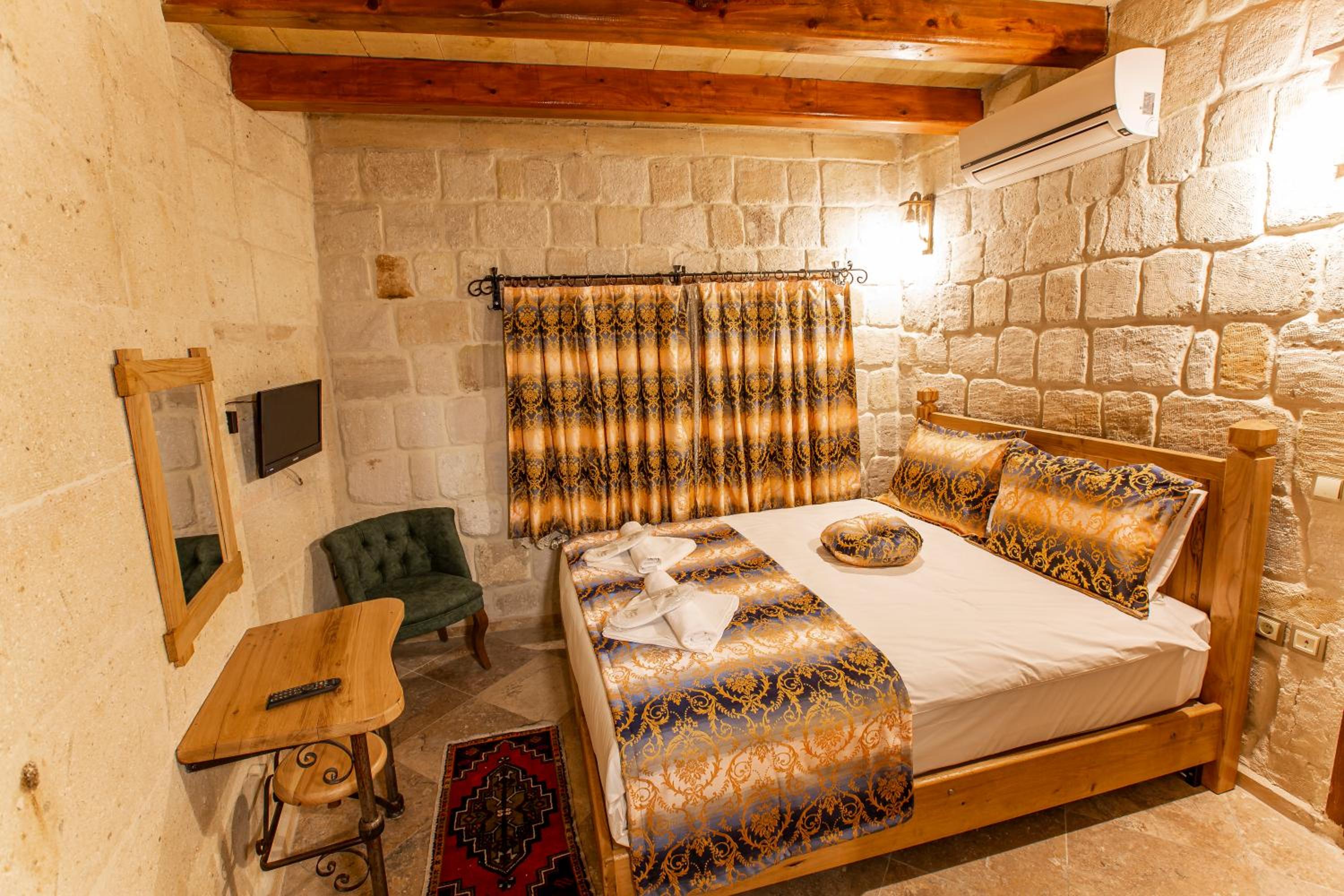Standard Double Room - Photo 11
