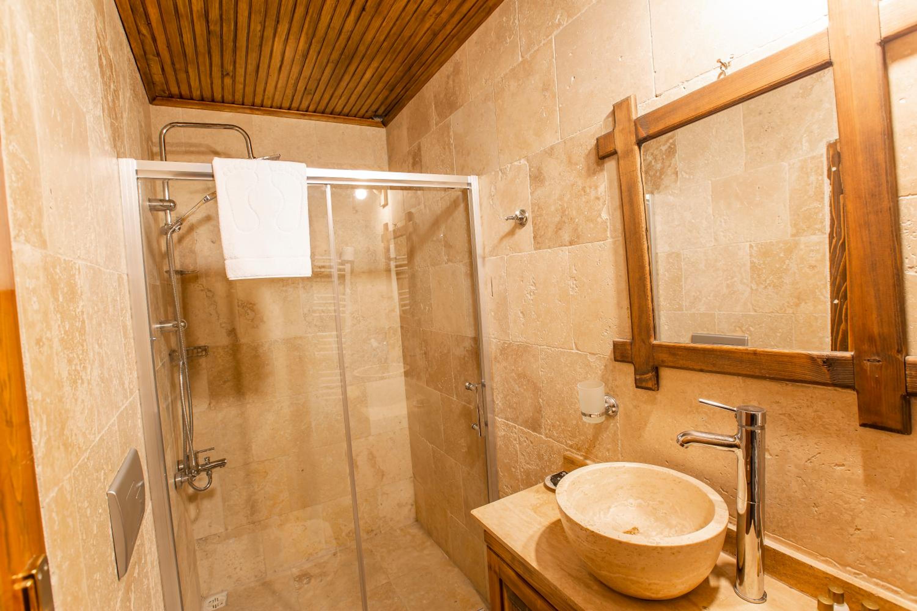 Standard Double Room - Photo 10