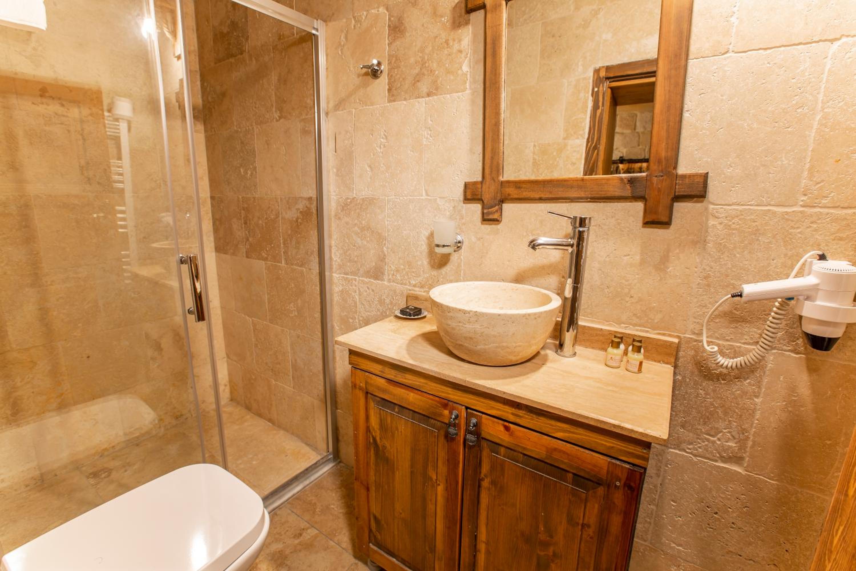 Standard Double Room - Photo 9