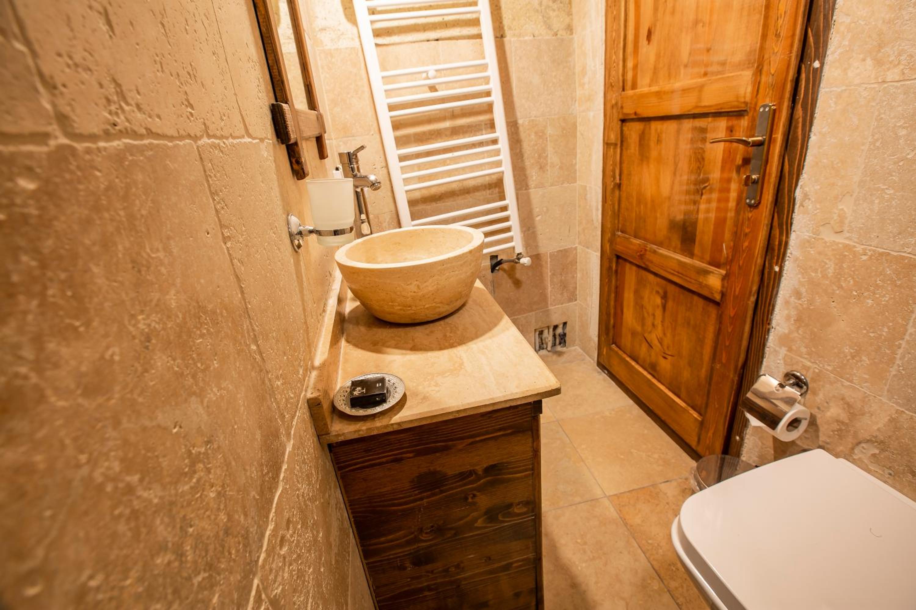 Standard Double Room - Photo 8