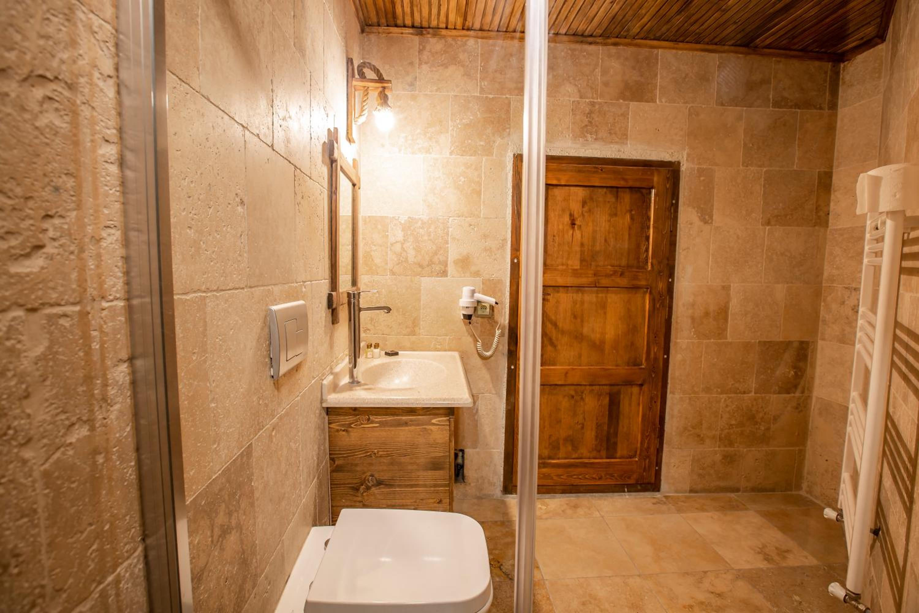 Standard Double Room - Photo 2